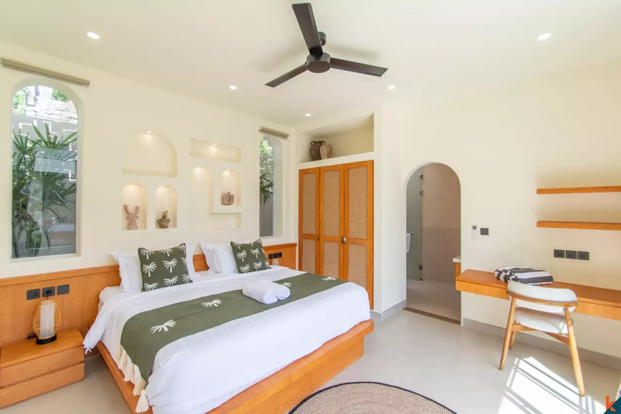 Vila Tropis Mewah Baru dengan Empat Kamar Tidur untuk Disewakan di Tibubeneng