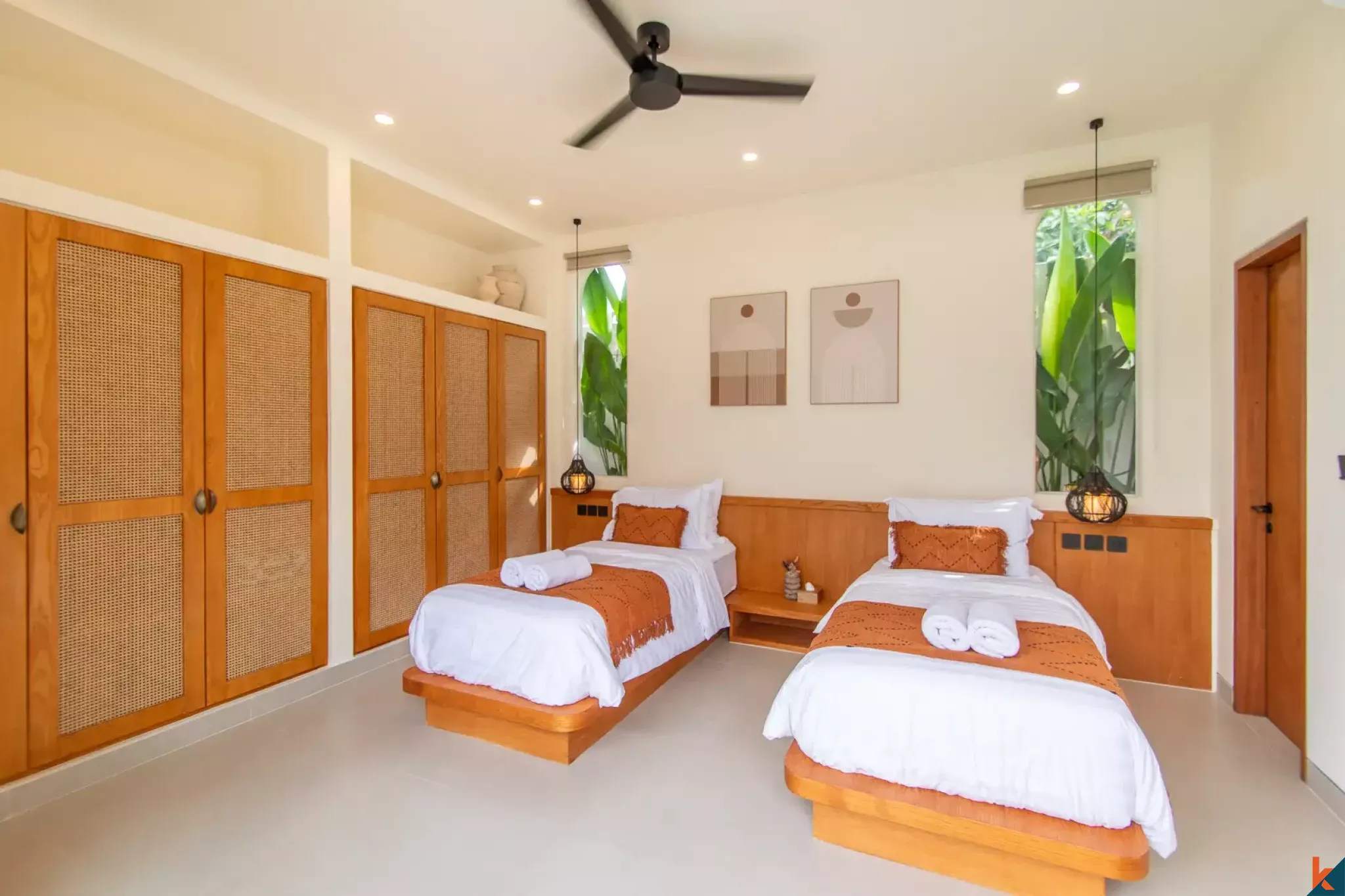Vila Tropis Mewah Baru dengan Empat Kamar Tidur untuk Disewakan di Tibubeneng