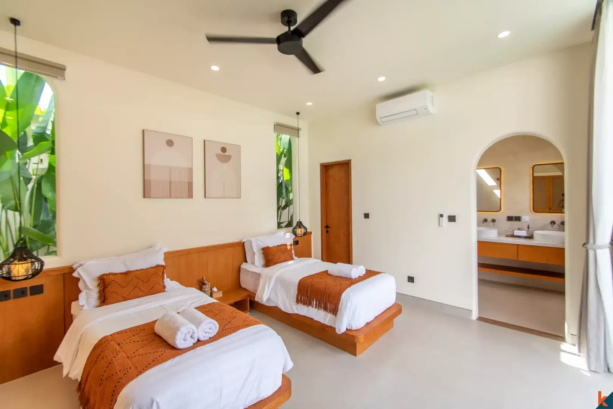 Vila Tropis Mewah Baru dengan Empat Kamar Tidur untuk Disewakan di Tibubeneng