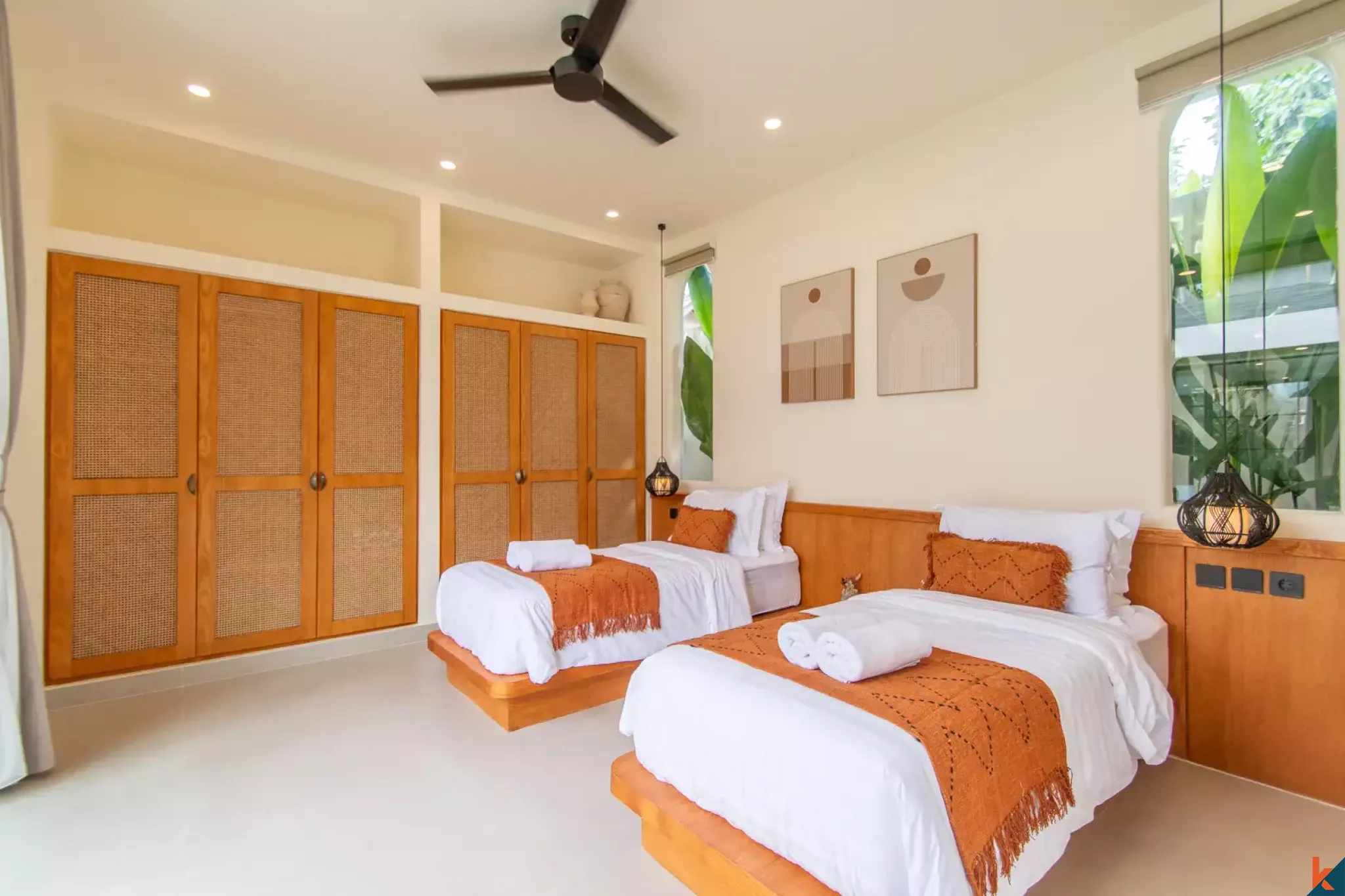 Vila Tropis Mewah Baru dengan Empat Kamar Tidur untuk Disewakan di Tibubeneng