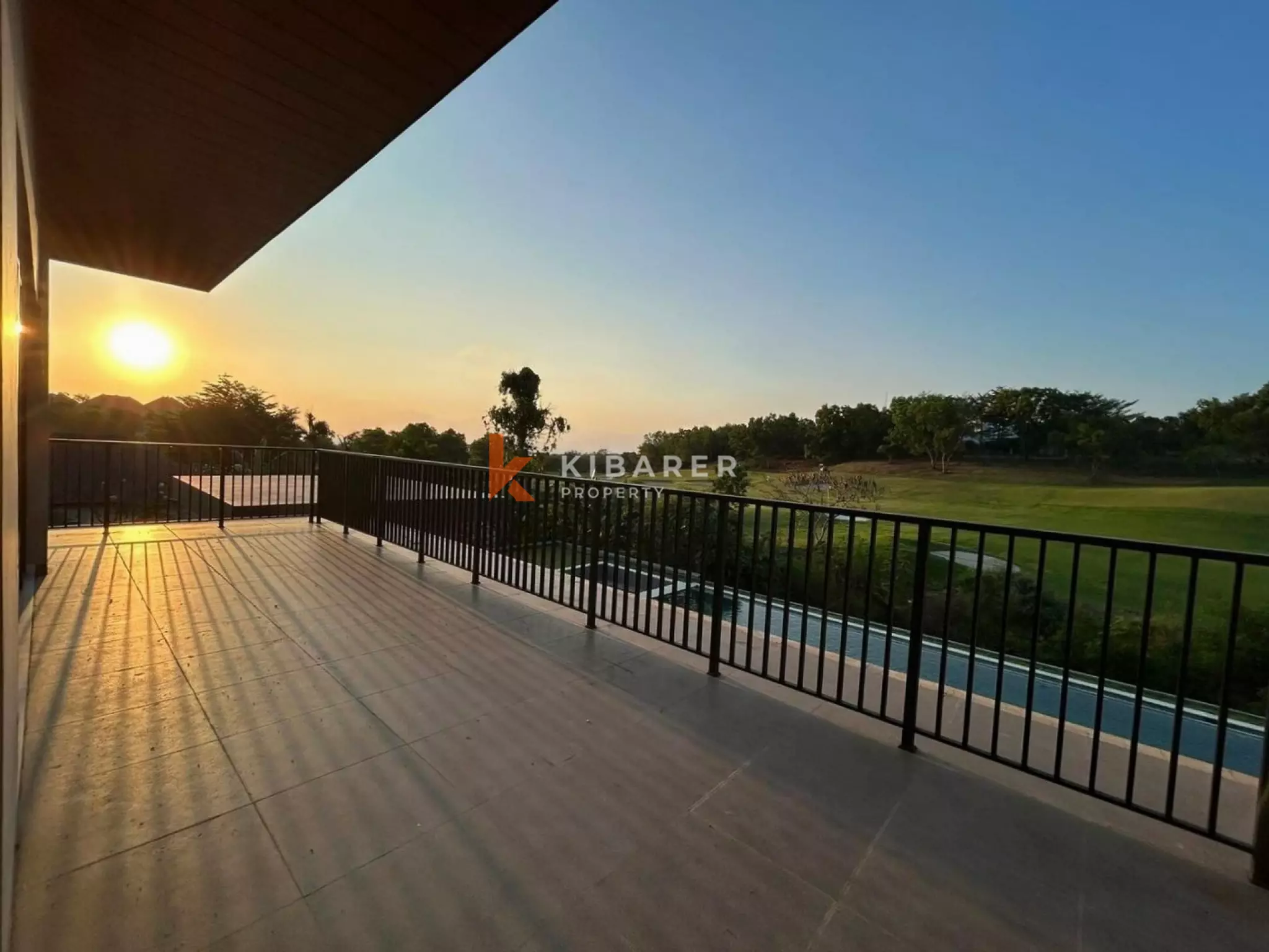 Pemandangan Laut dan Lapangan Golf Panorama - Rumah Mewah Tujuh Kamar Tidur di Area Eksklusif Pecatu