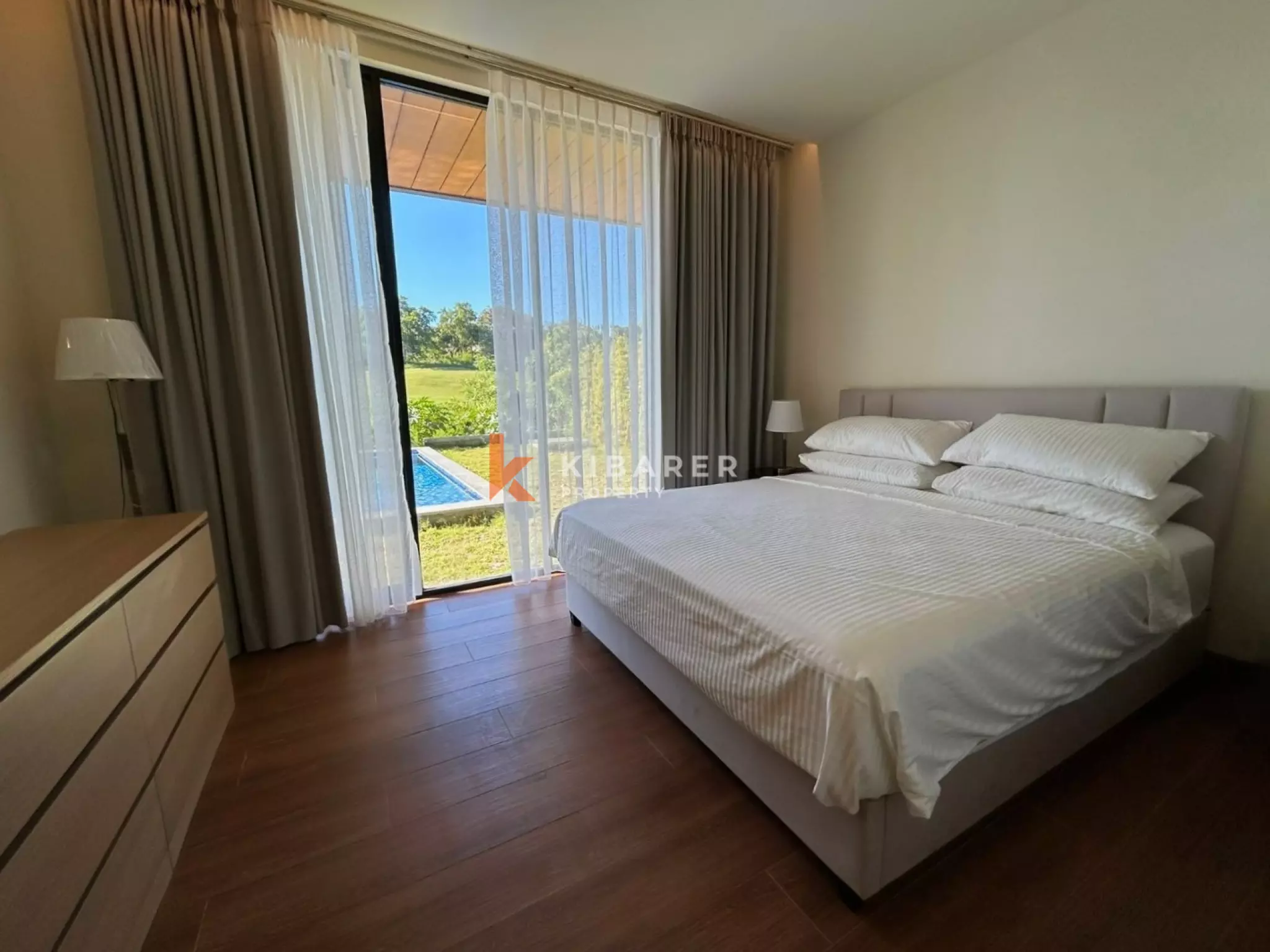 Pemandangan Laut dan Lapangan Golf Panorama - Rumah Mewah Tujuh Kamar Tidur di Area Eksklusif Pecatu
