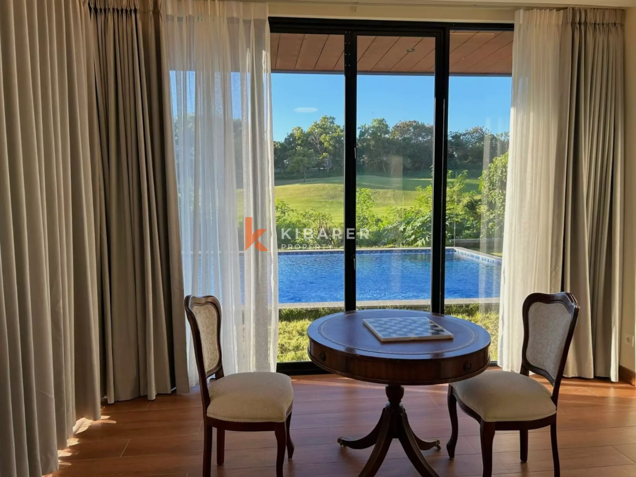 Pemandangan Laut dan Lapangan Golf Panorama - Rumah Mewah Tujuh Kamar Tidur di Area Eksklusif Pecatu