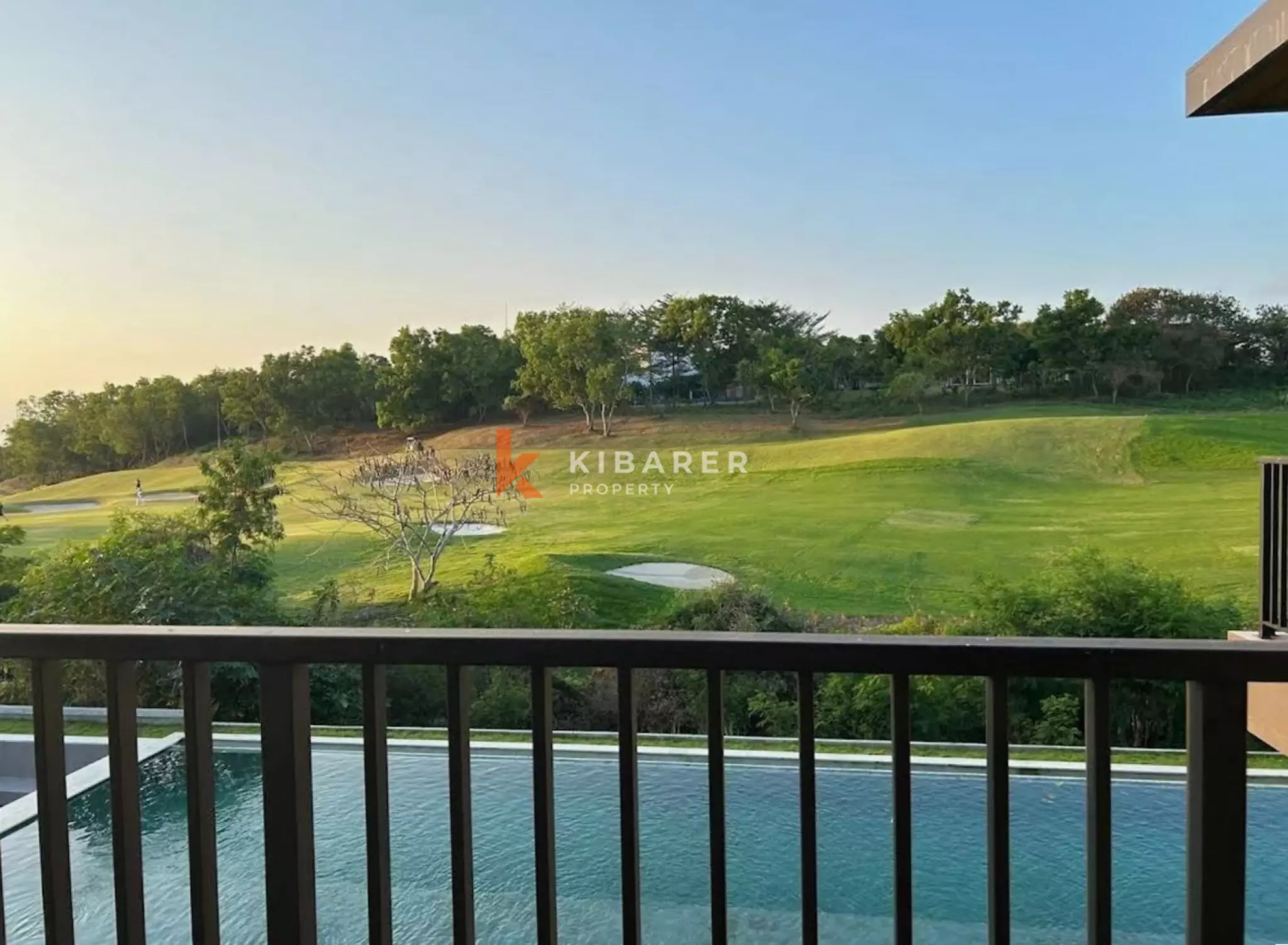 Pemandangan Laut dan Lapangan Golf Panorama - Rumah Mewah Tujuh Kamar Tidur di Area Eksklusif Pecatu