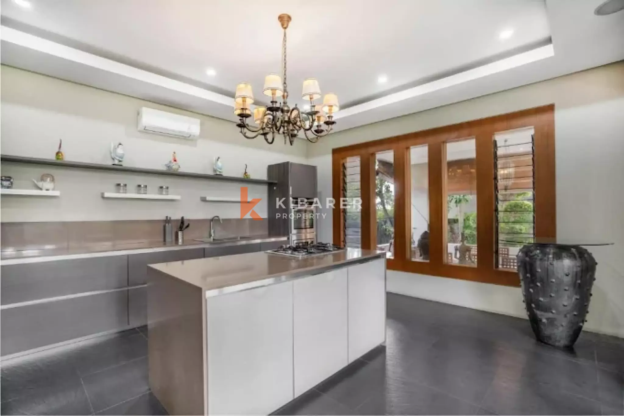 Classic Luxury Four-Bedroom Villa in Tumbak Bayuh