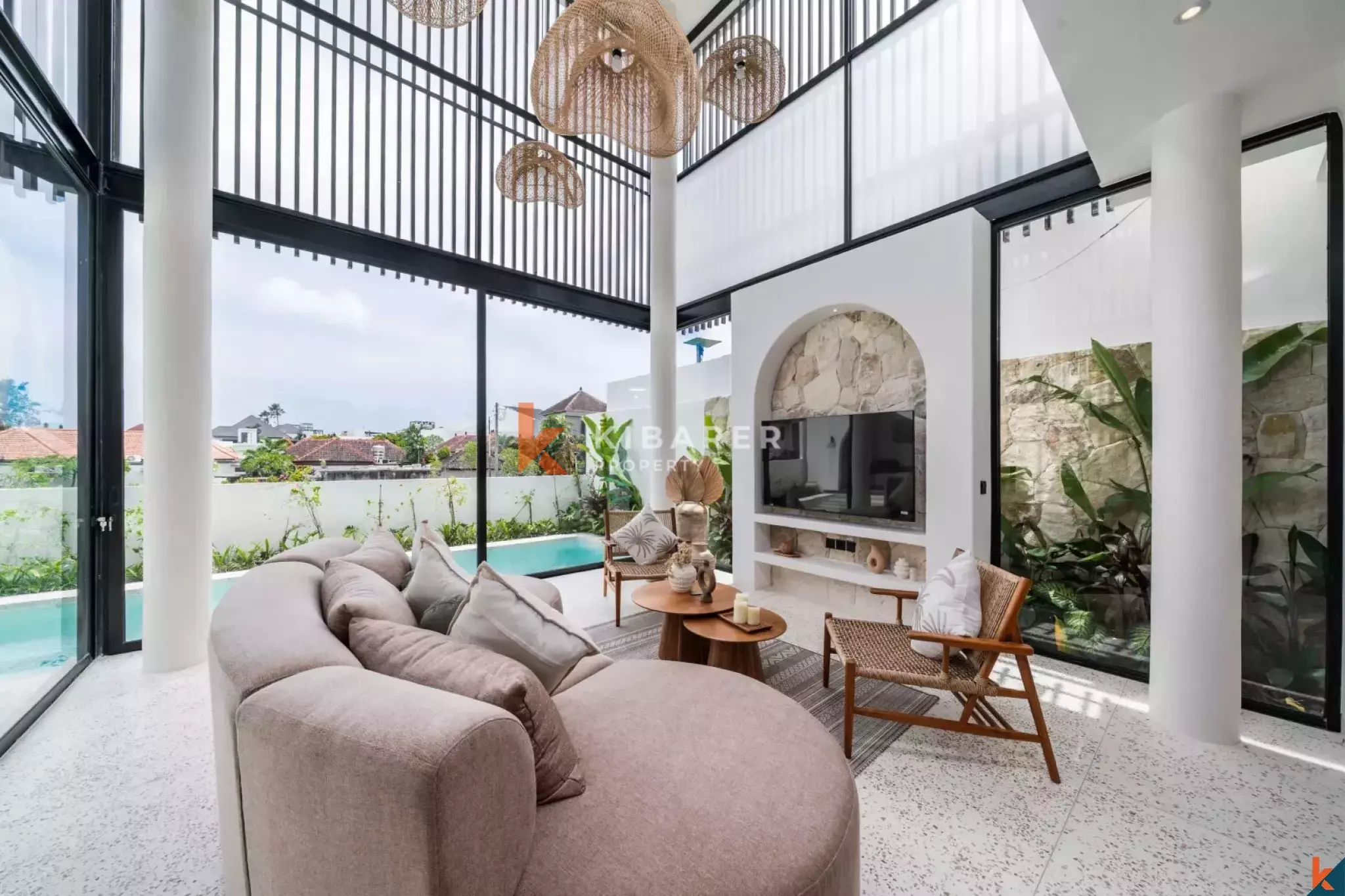Villa Tiga Kamar Tidur Modern yang Menakjubkan dengan Daya Tarik Kontemporer di Tibubeneng