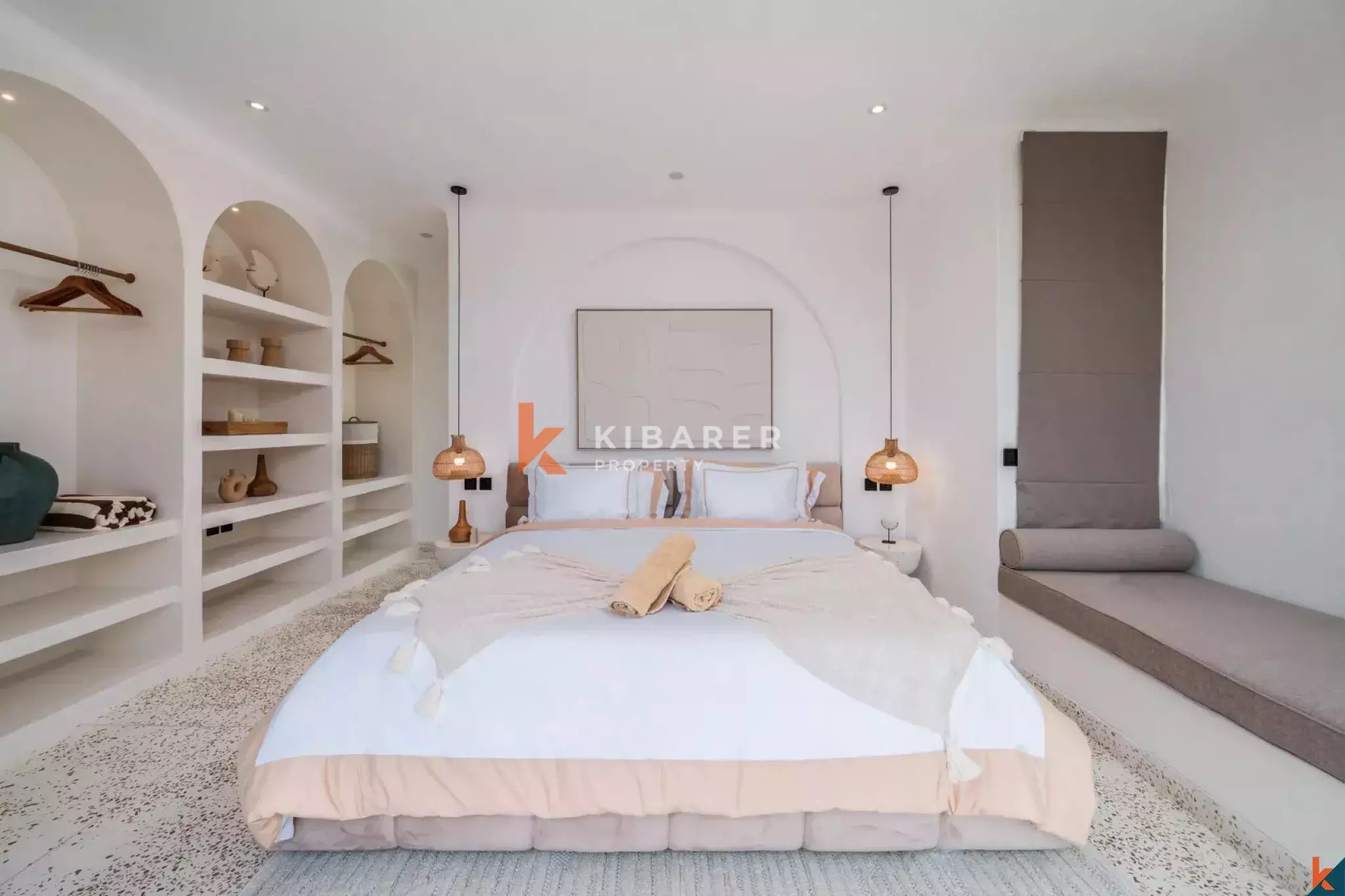 Villa Tiga Kamar Tidur Modern yang Menakjubkan dengan Daya Tarik Kontemporer di Tibubeneng