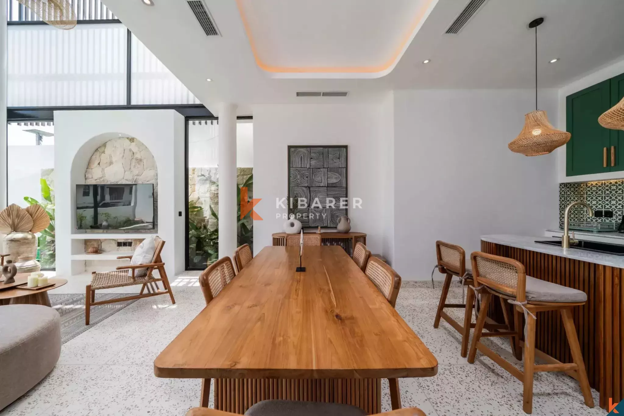 Villa Tiga Kamar Tidur Modern yang Menakjubkan dengan Daya Tarik Kontemporer di Tibubeneng