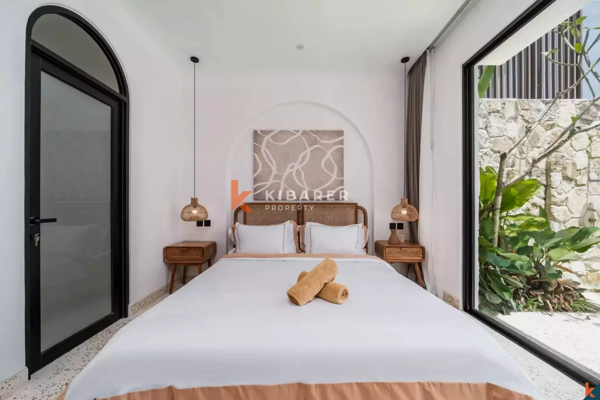 Villa Tiga Kamar Tidur Modern yang Menakjubkan dengan Daya Tarik Kontemporer di Tibubeneng