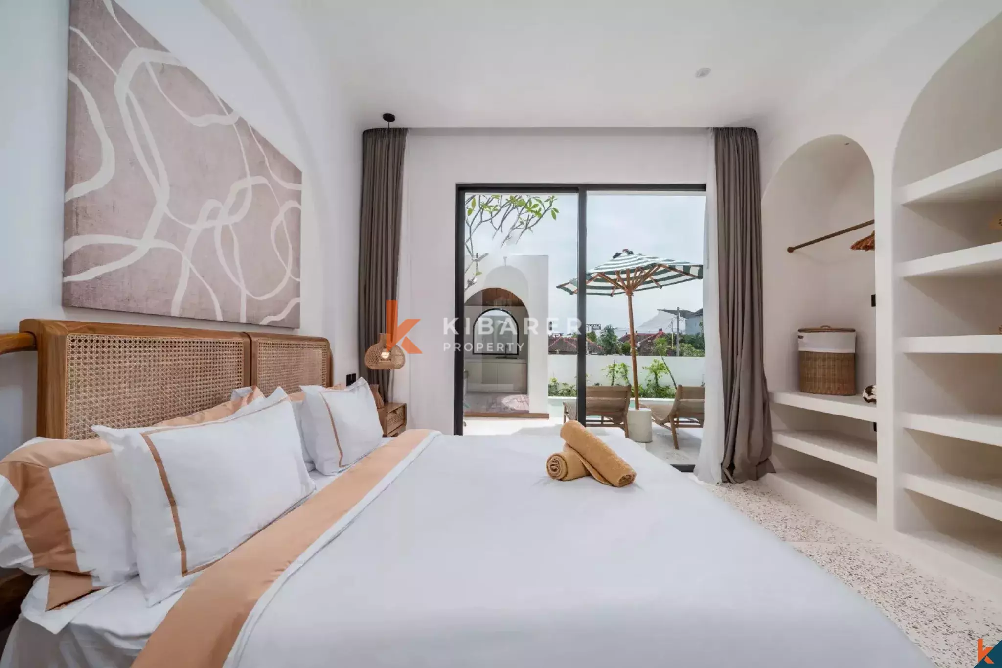 Villa Tiga Kamar Tidur Modern yang Menakjubkan dengan Daya Tarik Kontemporer di Tibubeneng