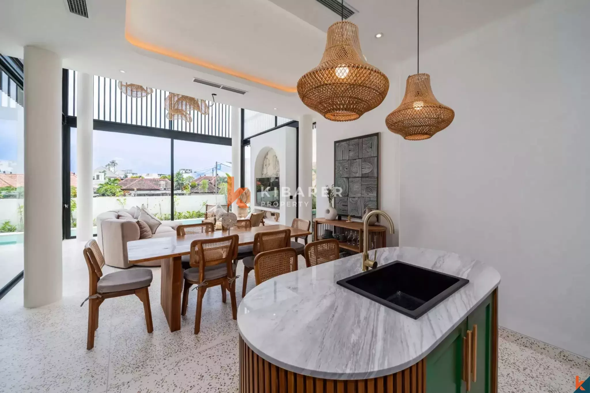 Villa Tiga Kamar Tidur Modern yang Menakjubkan dengan Daya Tarik Kontemporer di Tibubeneng