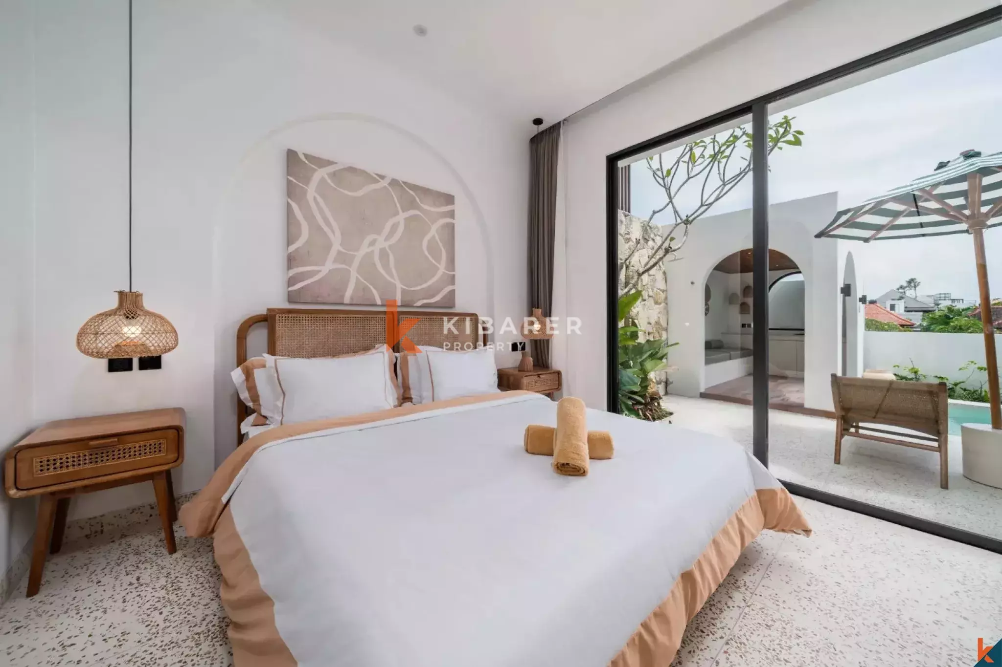 Villa Tiga Kamar Tidur Modern yang Menakjubkan dengan Daya Tarik Kontemporer di Tibubeneng