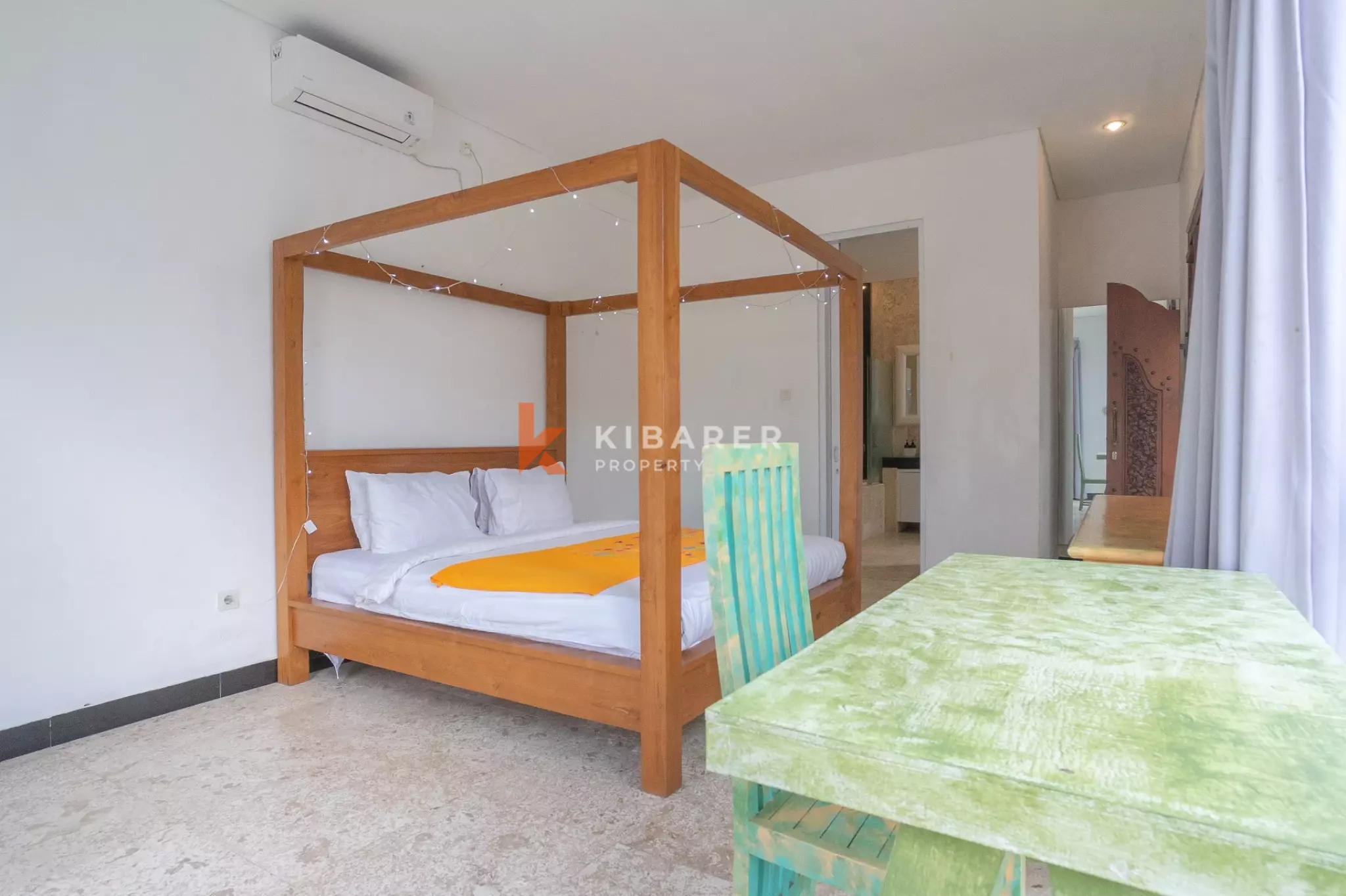Villa Tiga Kamar Tidur dengan Ruang Keluarga Tertutup di Kompleks Villa di Area Pererenan yang Diinginkan