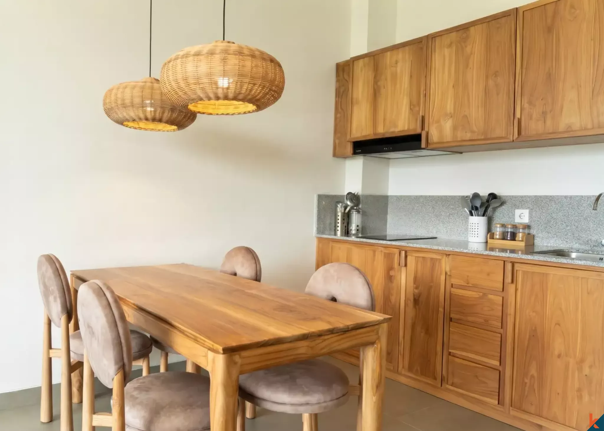 Leasehold One Bedroom Aparthotel Suite Close to Beach in Berawa