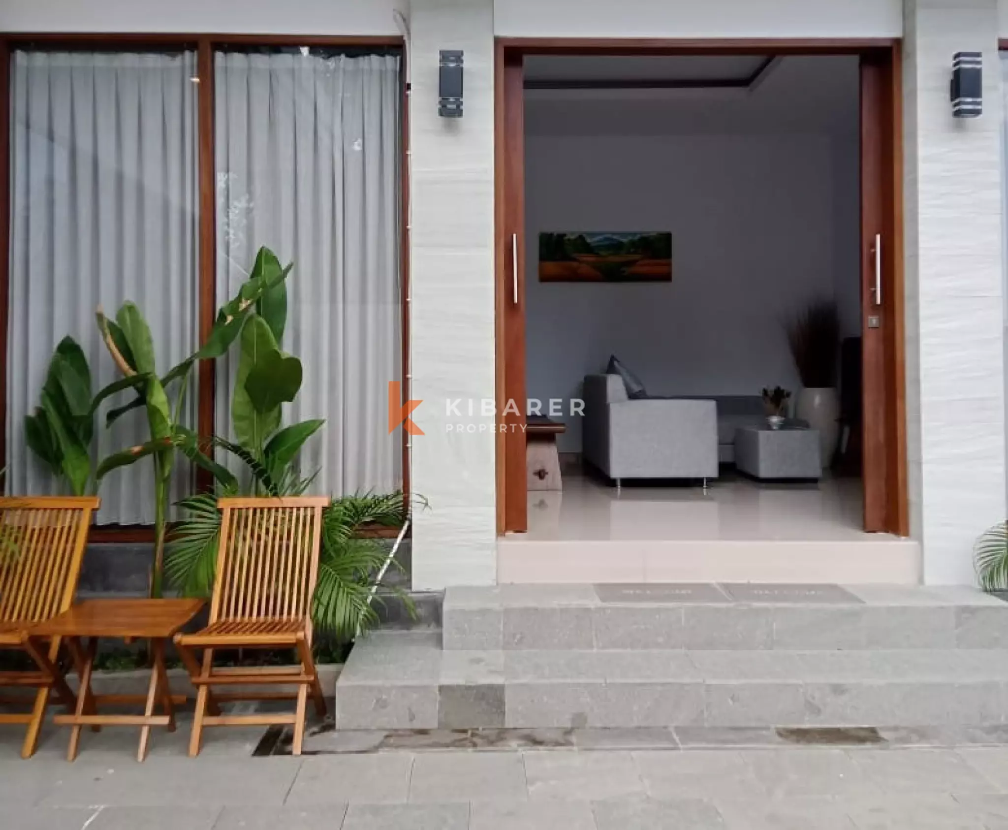 Villa Menawan Dua Kamar Tidur dengan Ruang Tamu Tertutup dan Kolam Renang di Padonan