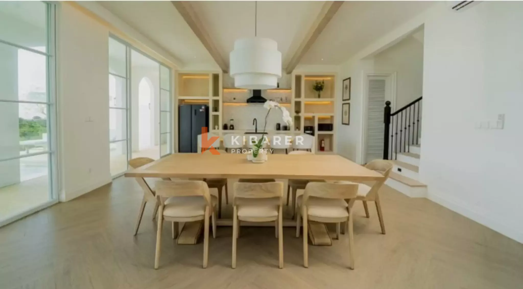 Modern Coastal Four Bedroom Villa with Rooftop and Ocean Panorama in Ungasan