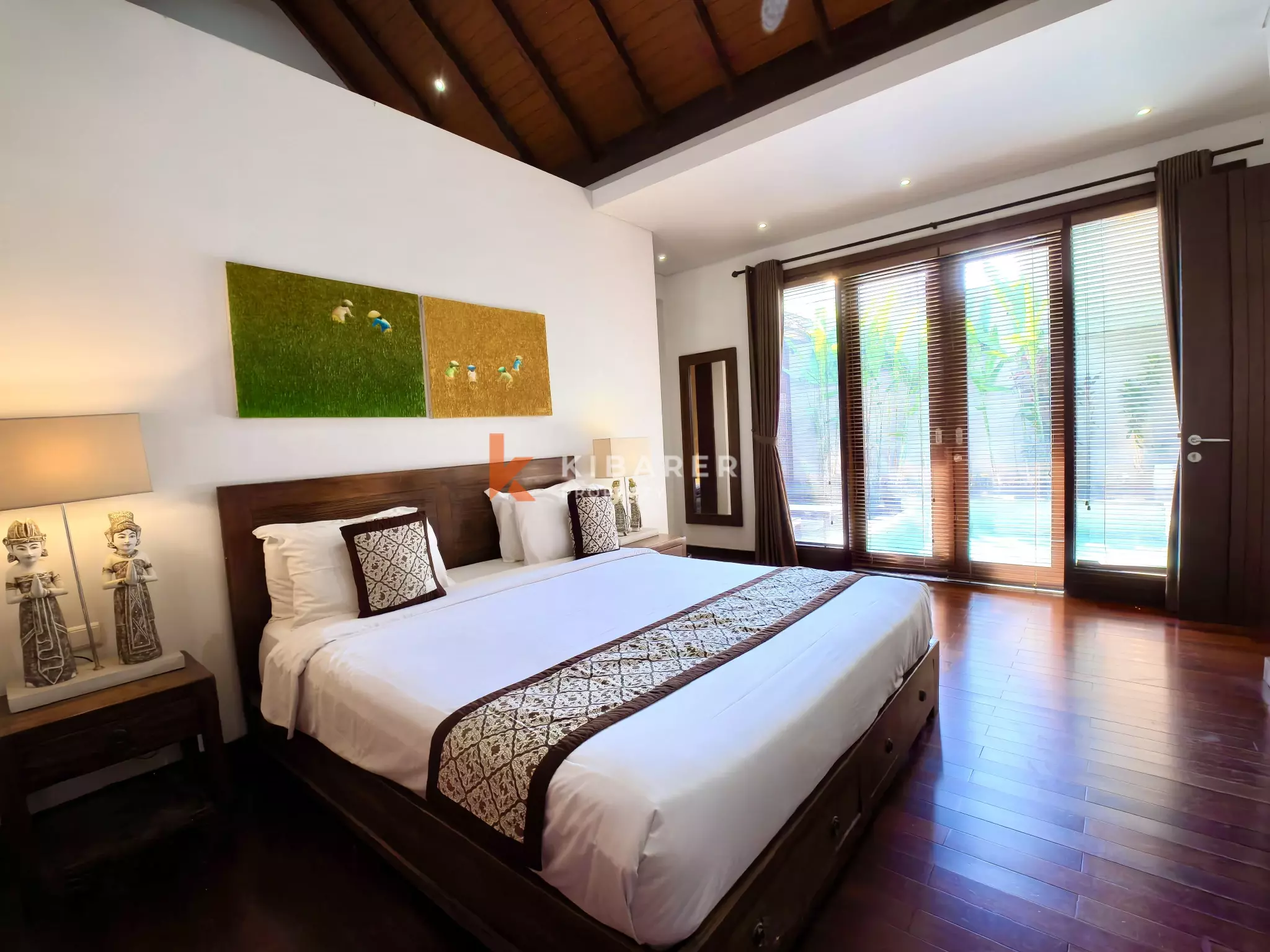 Cozy Three bedrooms Enclosed Living Villa in Mertanadi-Seminyak