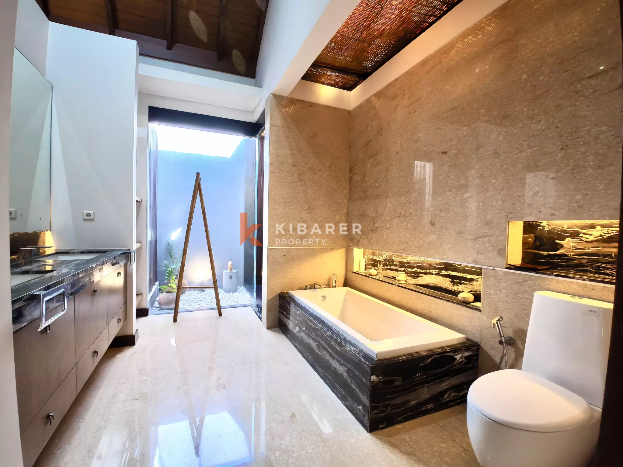 Cozy Three bedrooms Enclosed Living Villa in Mertanadi-Seminyak