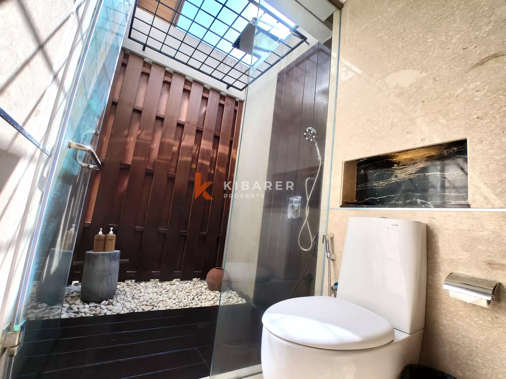 Cozy Three bedrooms Enclosed Living Villa in Mertanadi-Seminyak