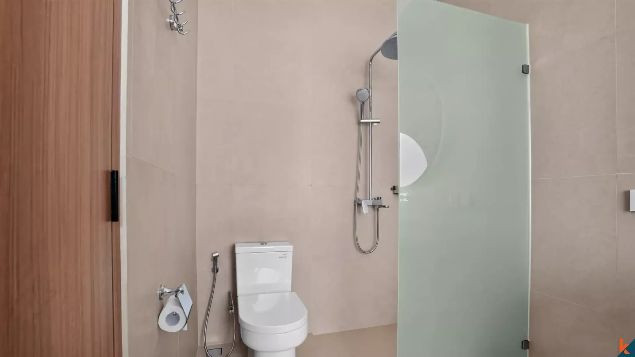 Vila modern dua kamar tidur dengan ROI sewa di Bumbak