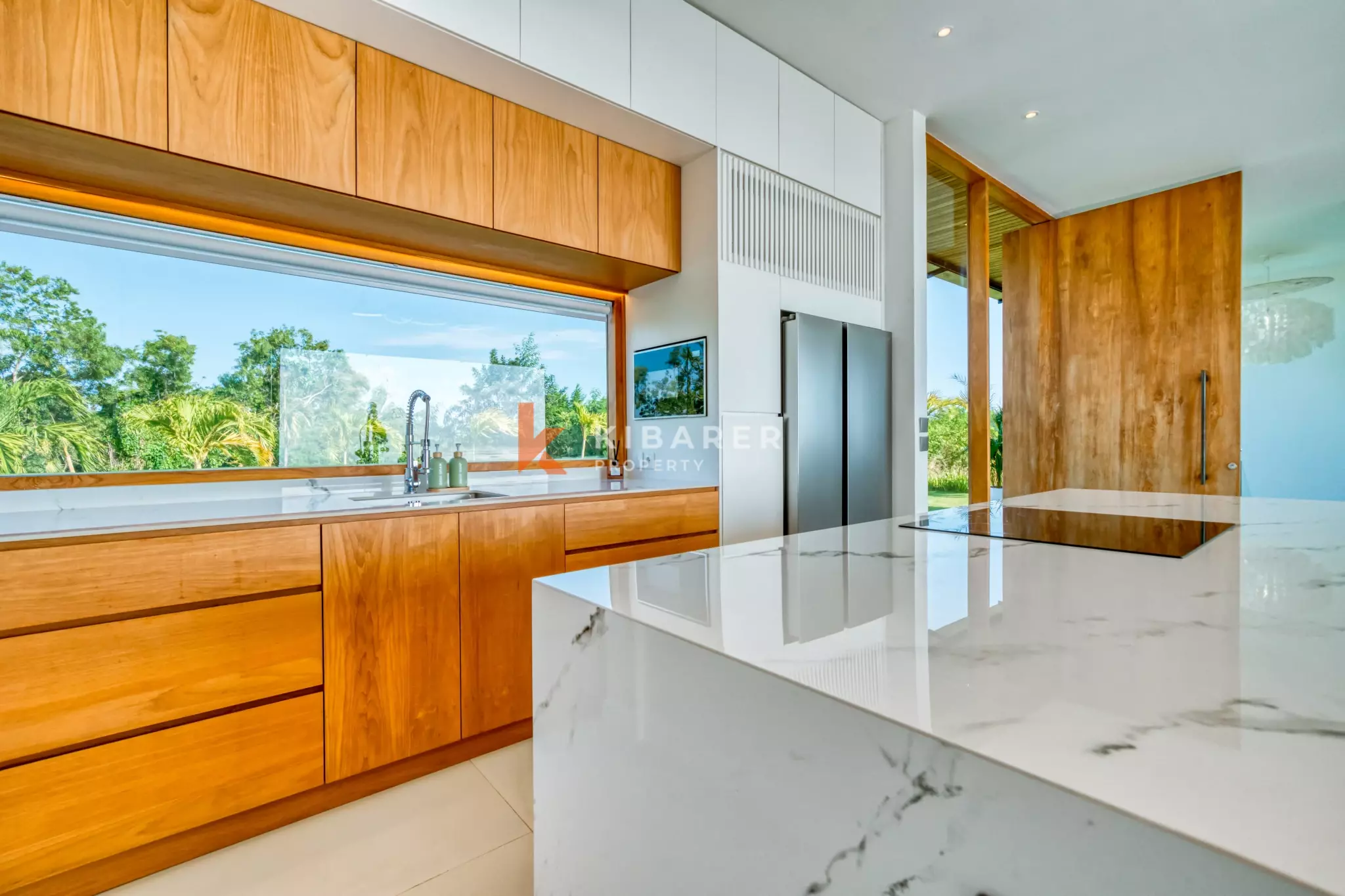 Elegant Cliffside Three-Bedroom Villa with Panoramic Ocean Views in Prime Uluwatu
