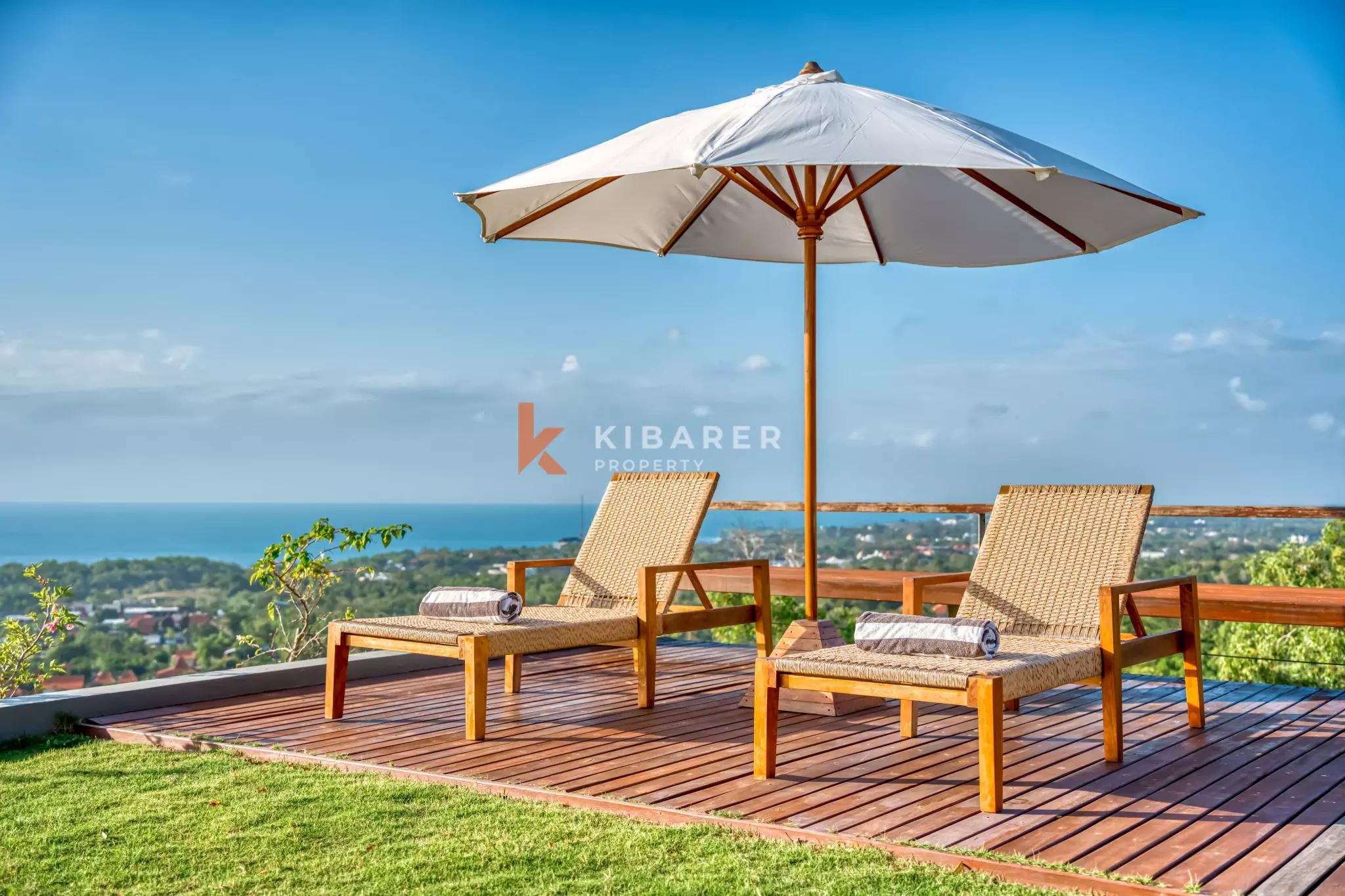 Elegant Cliffside Three-Bedroom Villa with Panoramic Ocean Views in Prime Uluwatu