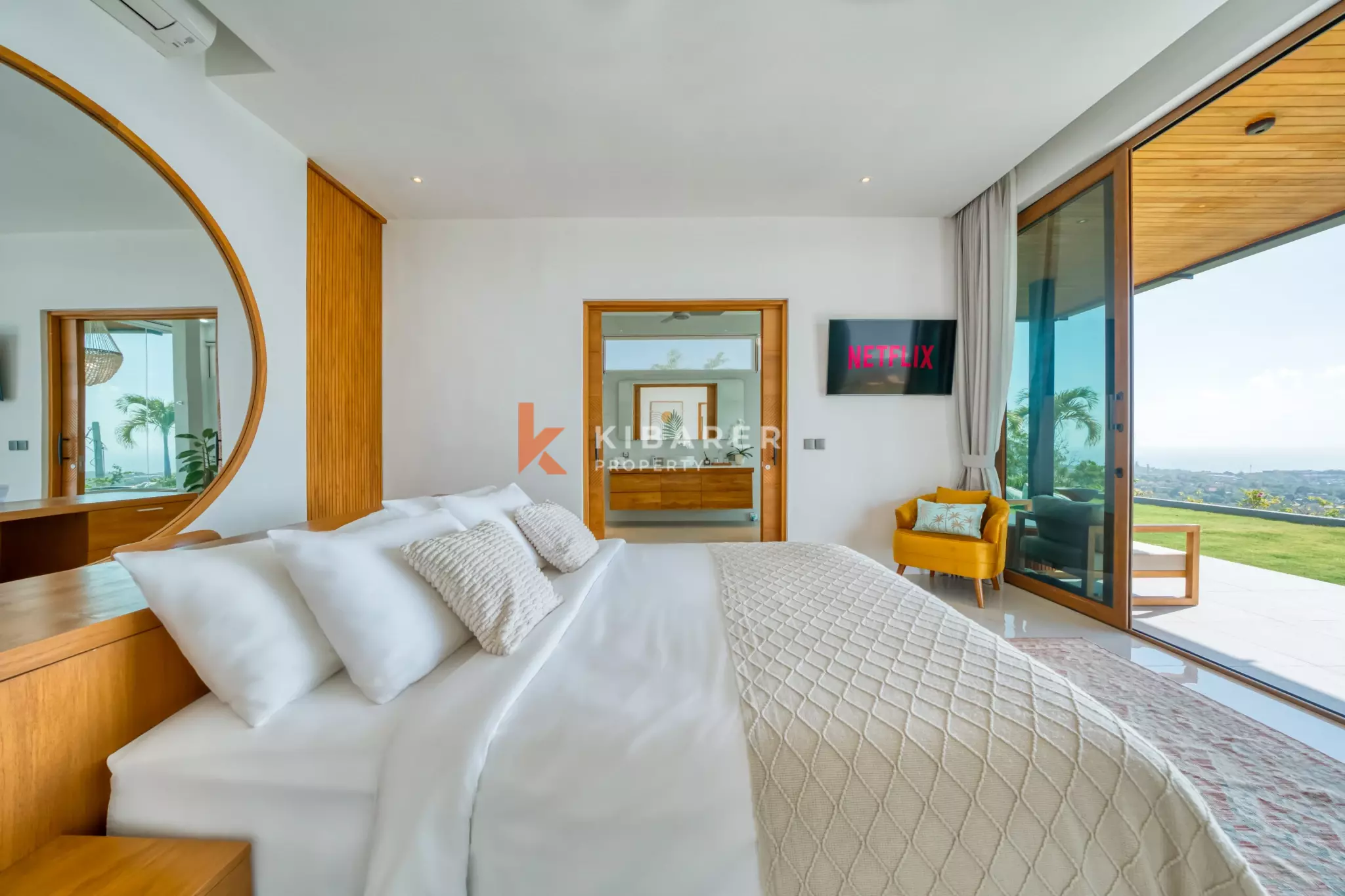 Elegant Cliffside Three-Bedroom Villa with Panoramic Ocean Views in Prime Uluwatu