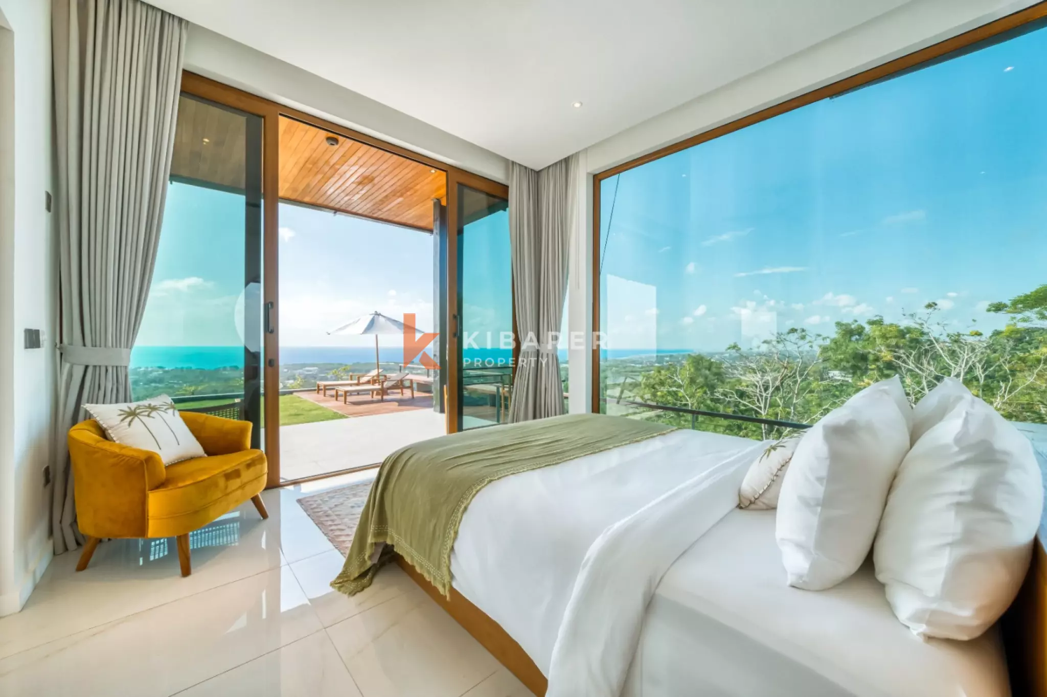 Elegant Cliffside Three-Bedroom Villa with Panoramic Ocean Views in Prime Uluwatu