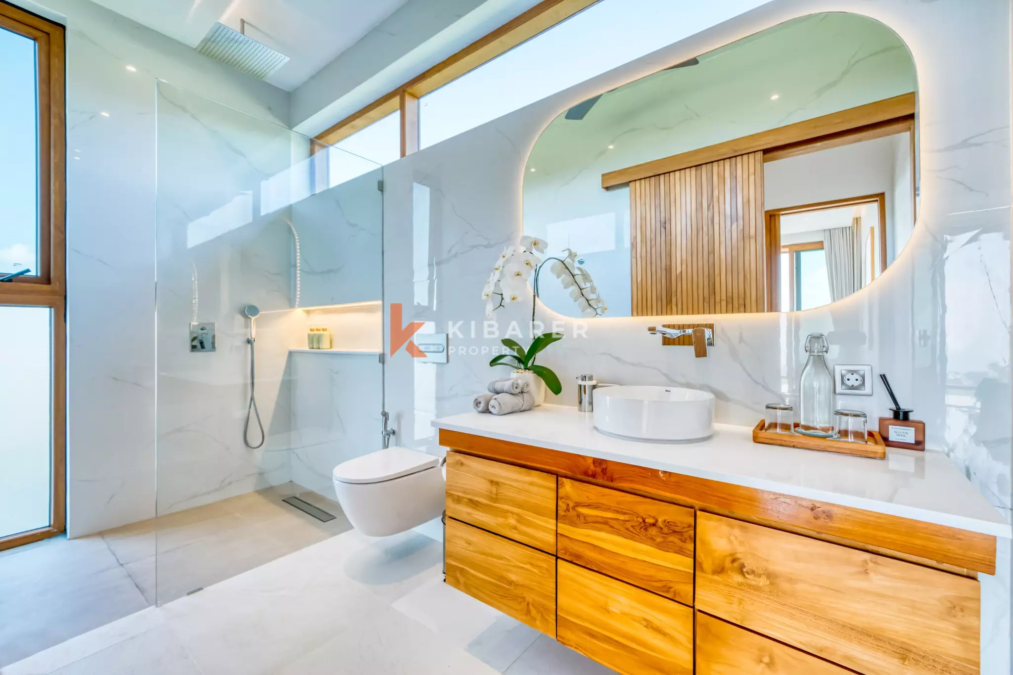 Elegant Cliffside Three-Bedroom Villa with Panoramic Ocean Views in Prime Uluwatu