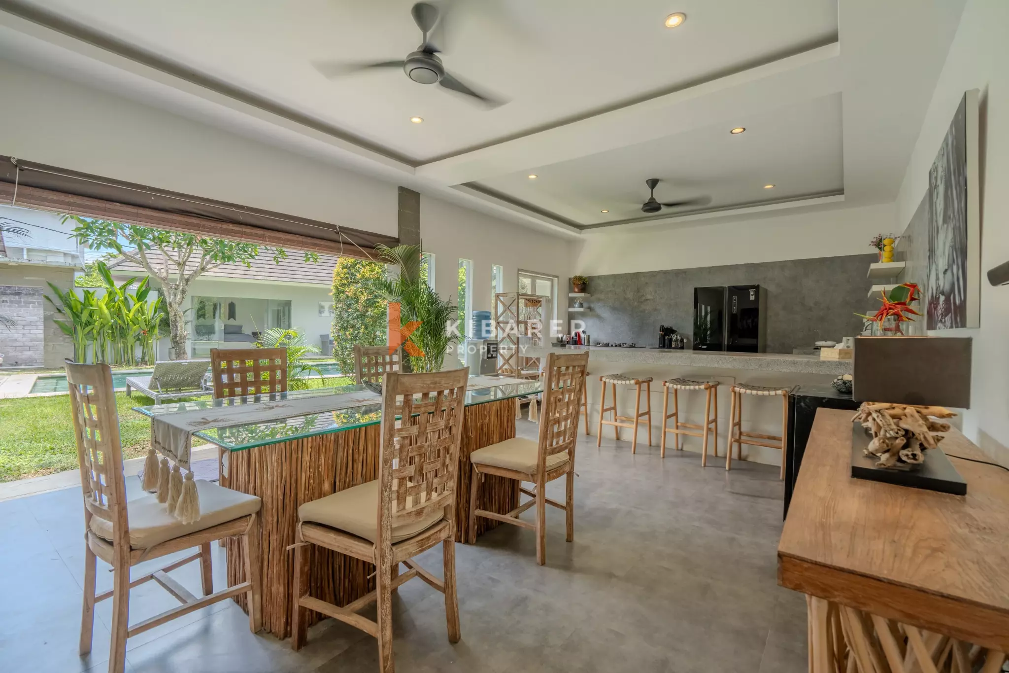Cozy Three-Bedroom Tropical Open Living Villa with Garden and Pool in Seminyak