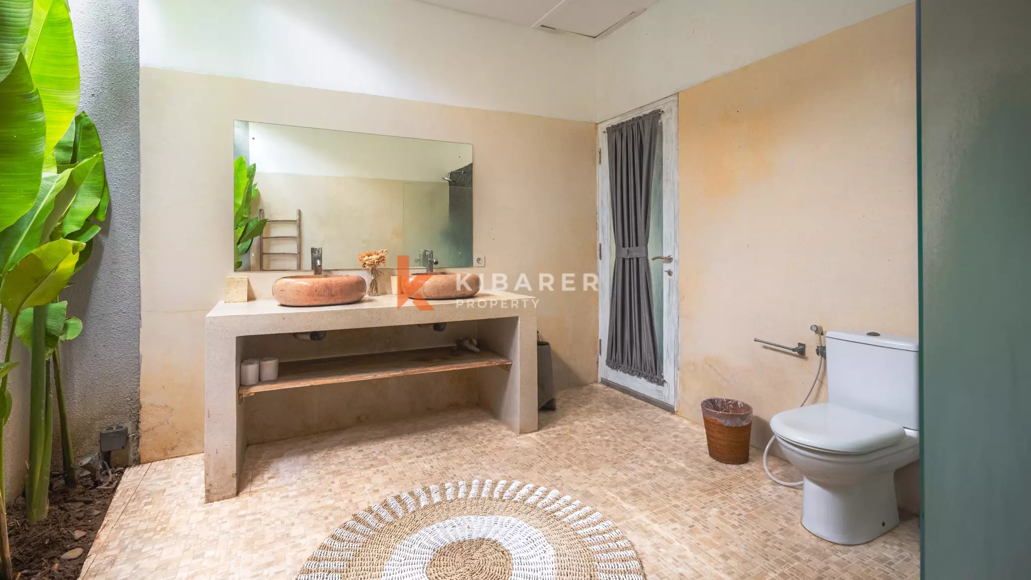 Cozy Three-Bedroom Tropical Open Living Villa with Garden and Pool in Seminyak