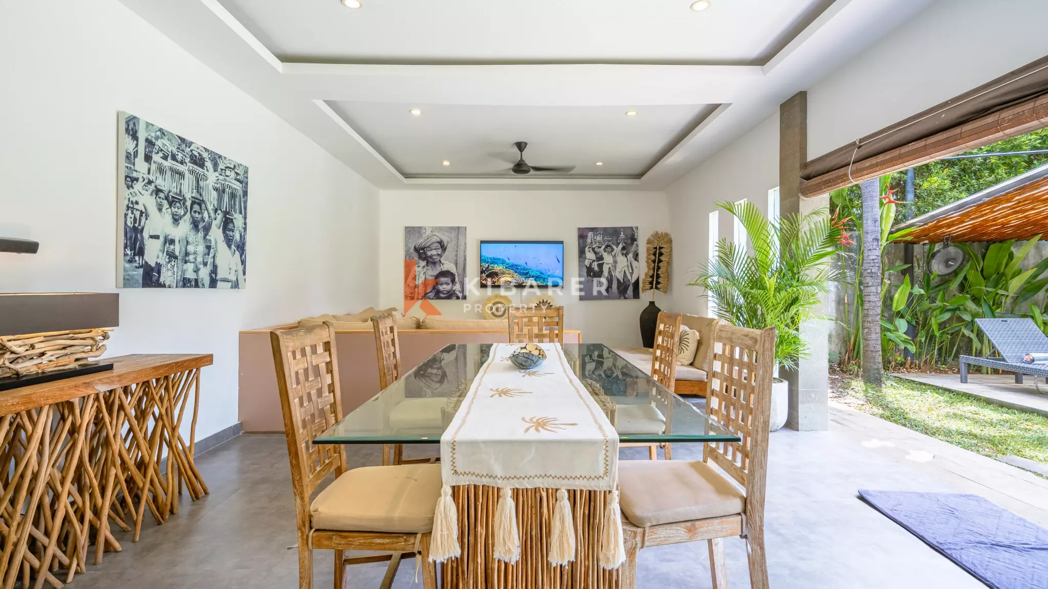 Cozy Three-Bedroom Tropical Open Living Villa with Garden and Pool in Seminyak