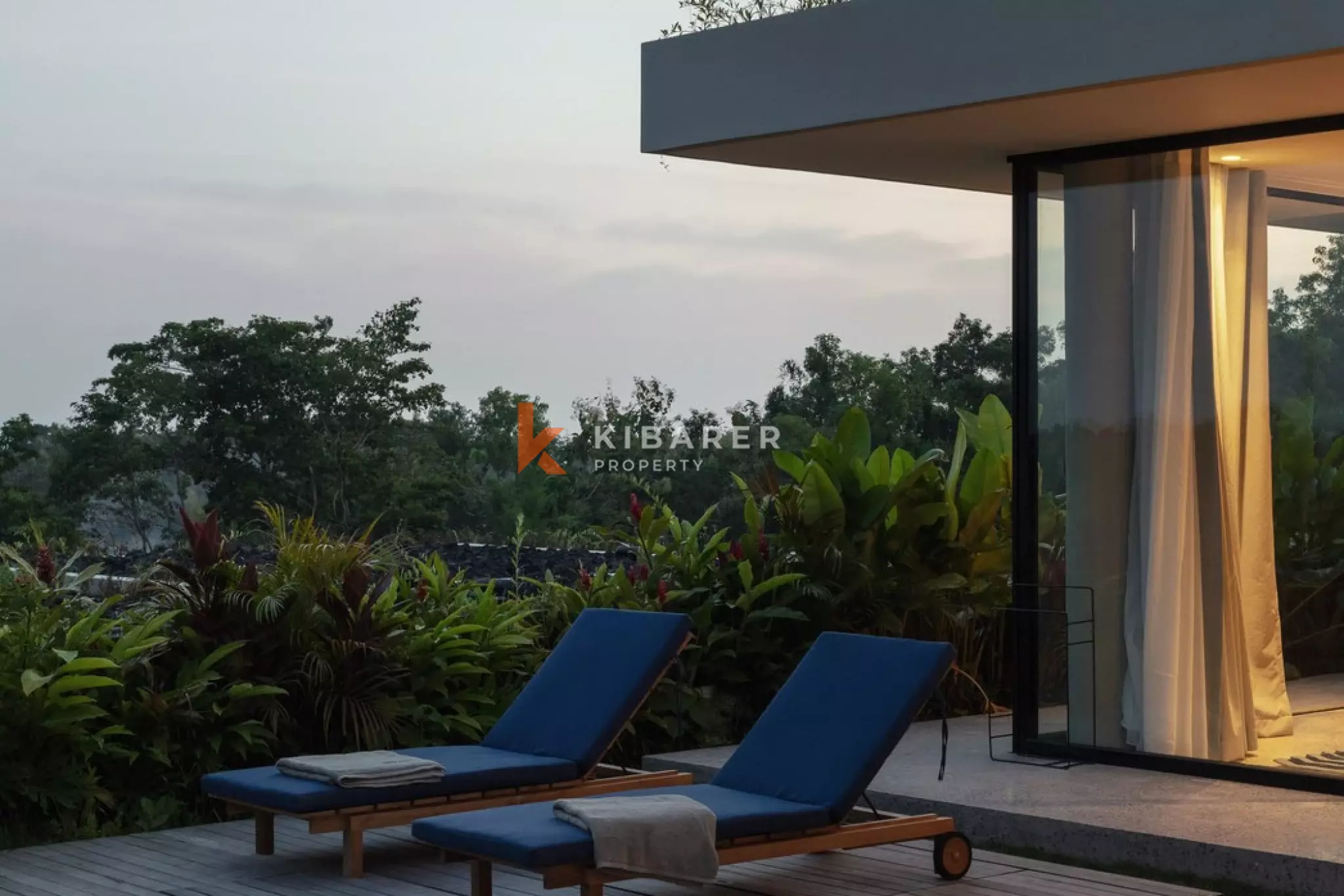 Breathtaking Cliff View Two Bedroom Summer Villa in Ungasan