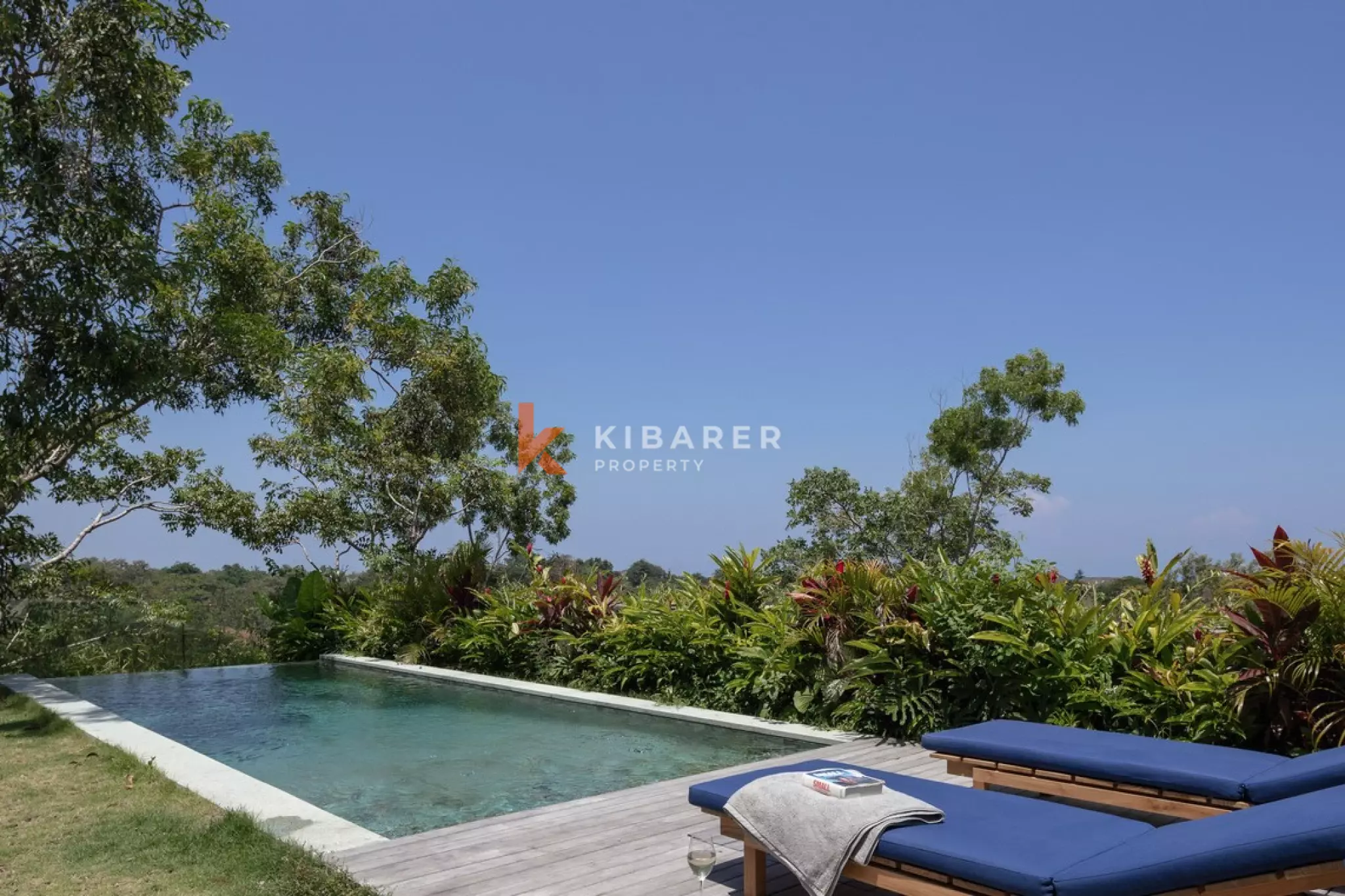 Breathtaking Cliff View Two Bedroom Summer Villa in Ungasan