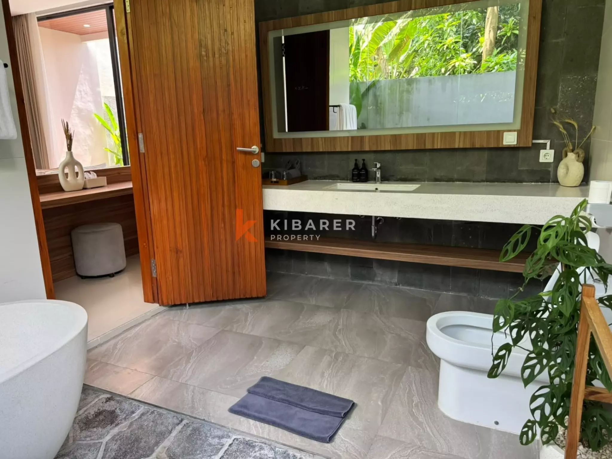 Modern Smart Three-Bedrooms Enclosed Living Villa in Tumbak Bayuh