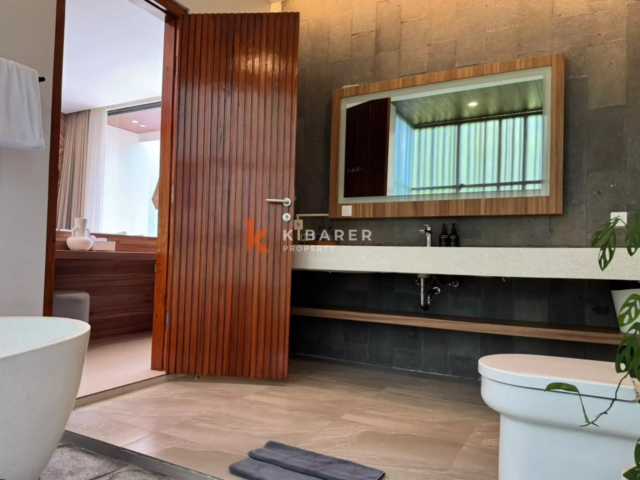 Modern Smart Three-Bedrooms Enclosed Living Villa in Tumbak Bayuh