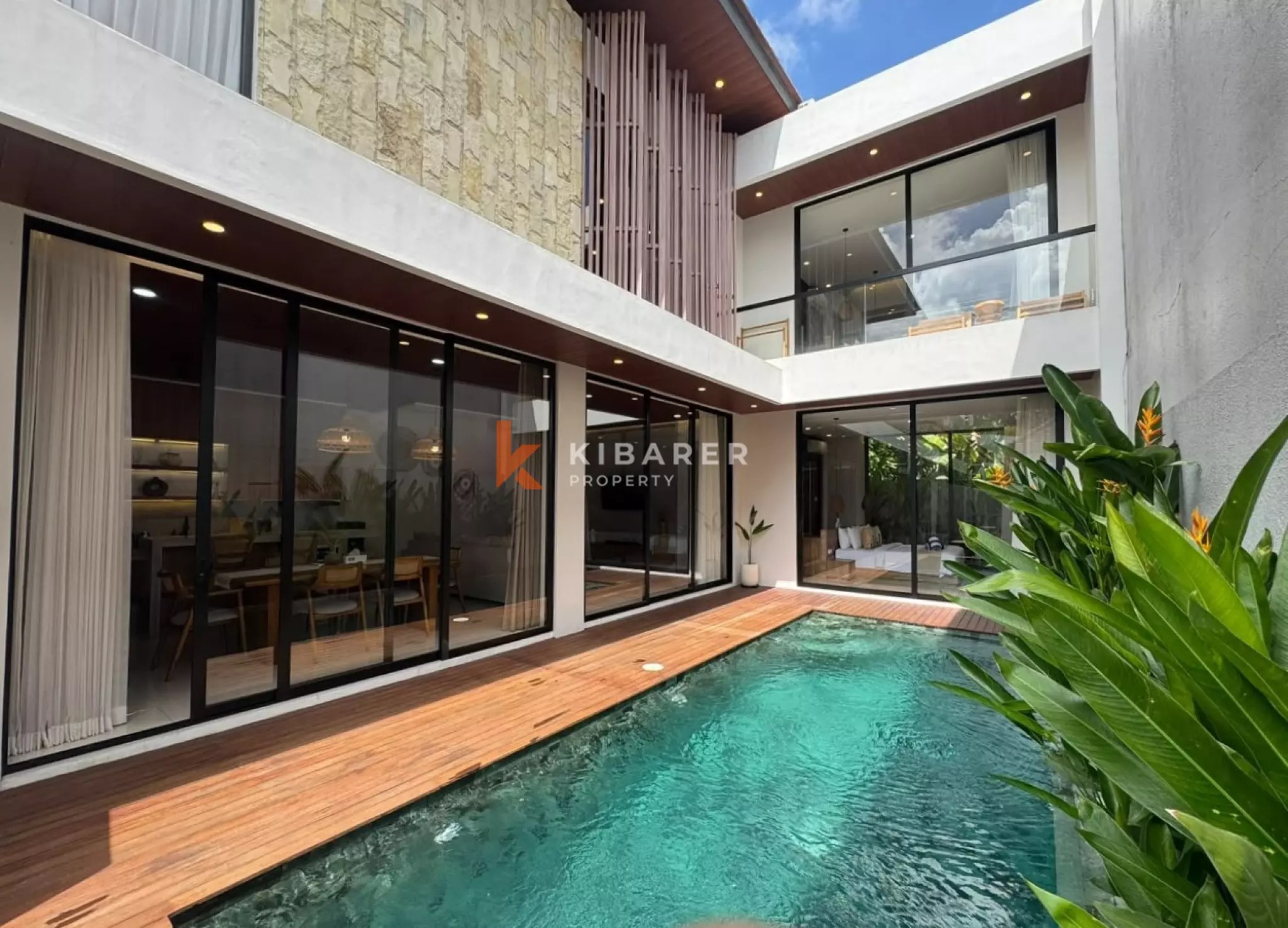 Modern Smart Three-Bedrooms Enclosed Living Villa in Tumbak Bayuh