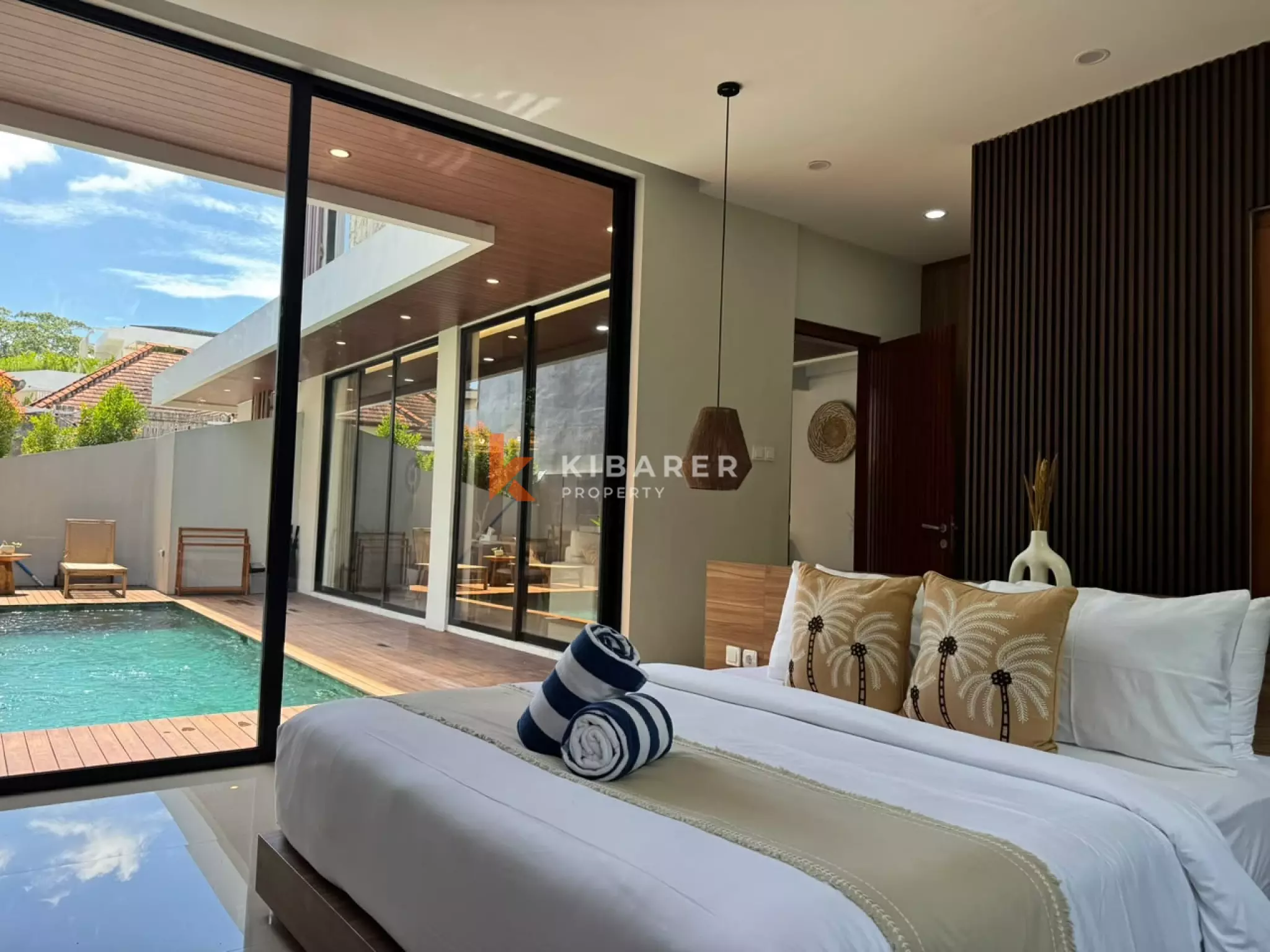 Modern Smart Three-Bedrooms Enclosed Living Villa in Tumbak Bayuh