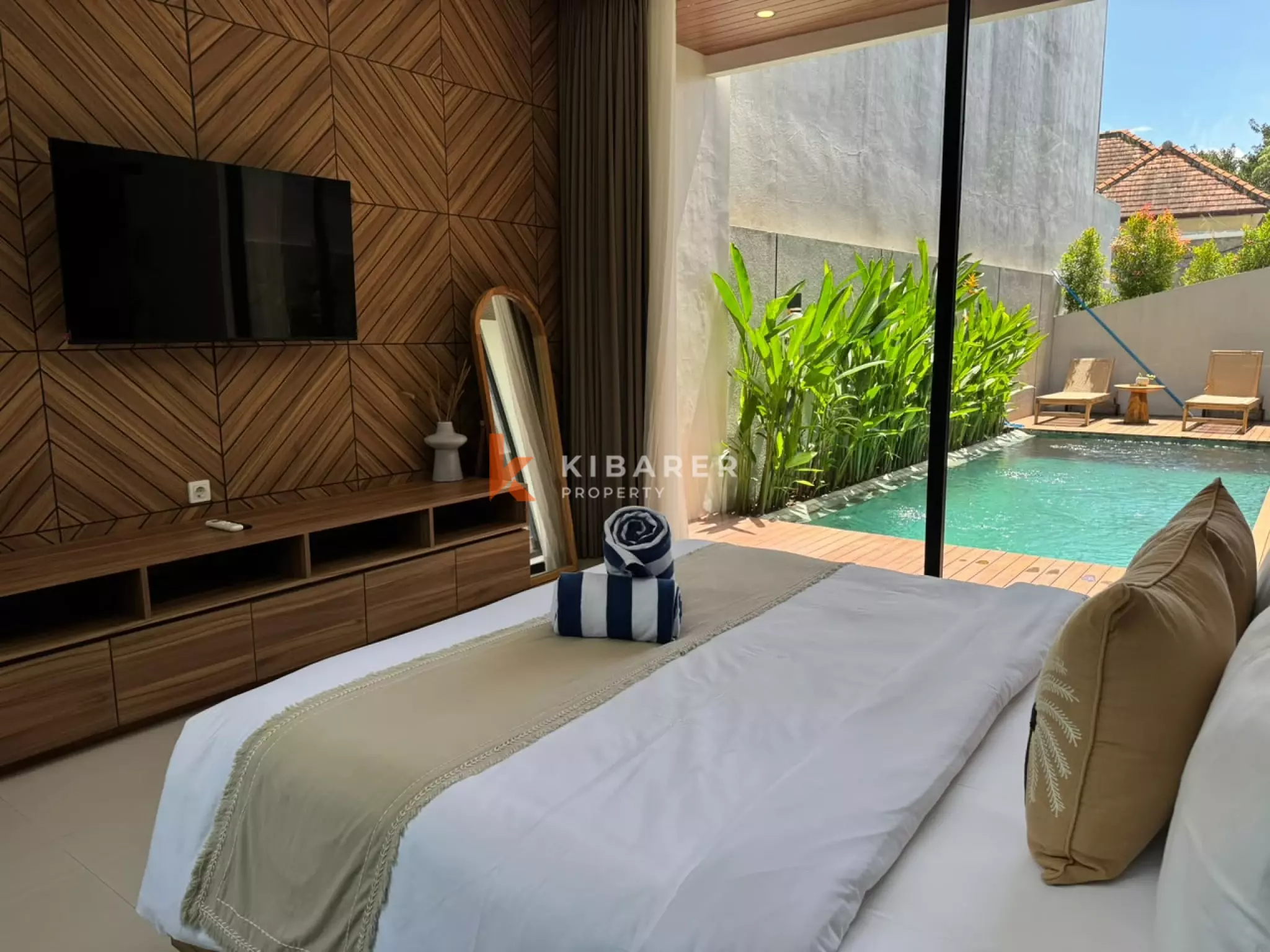 Modern Smart Three-Bedrooms Enclosed Living Villa in Tumbak Bayuh