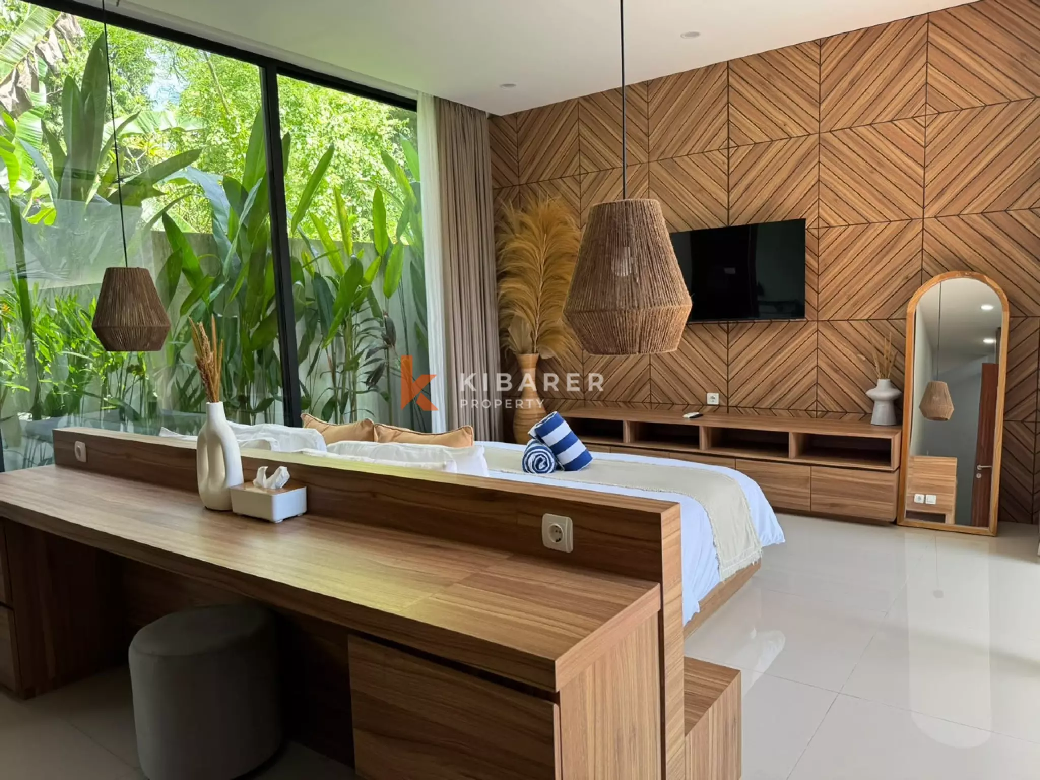 Modern Smart Three-Bedrooms Enclosed Living Villa in Tumbak Bayuh