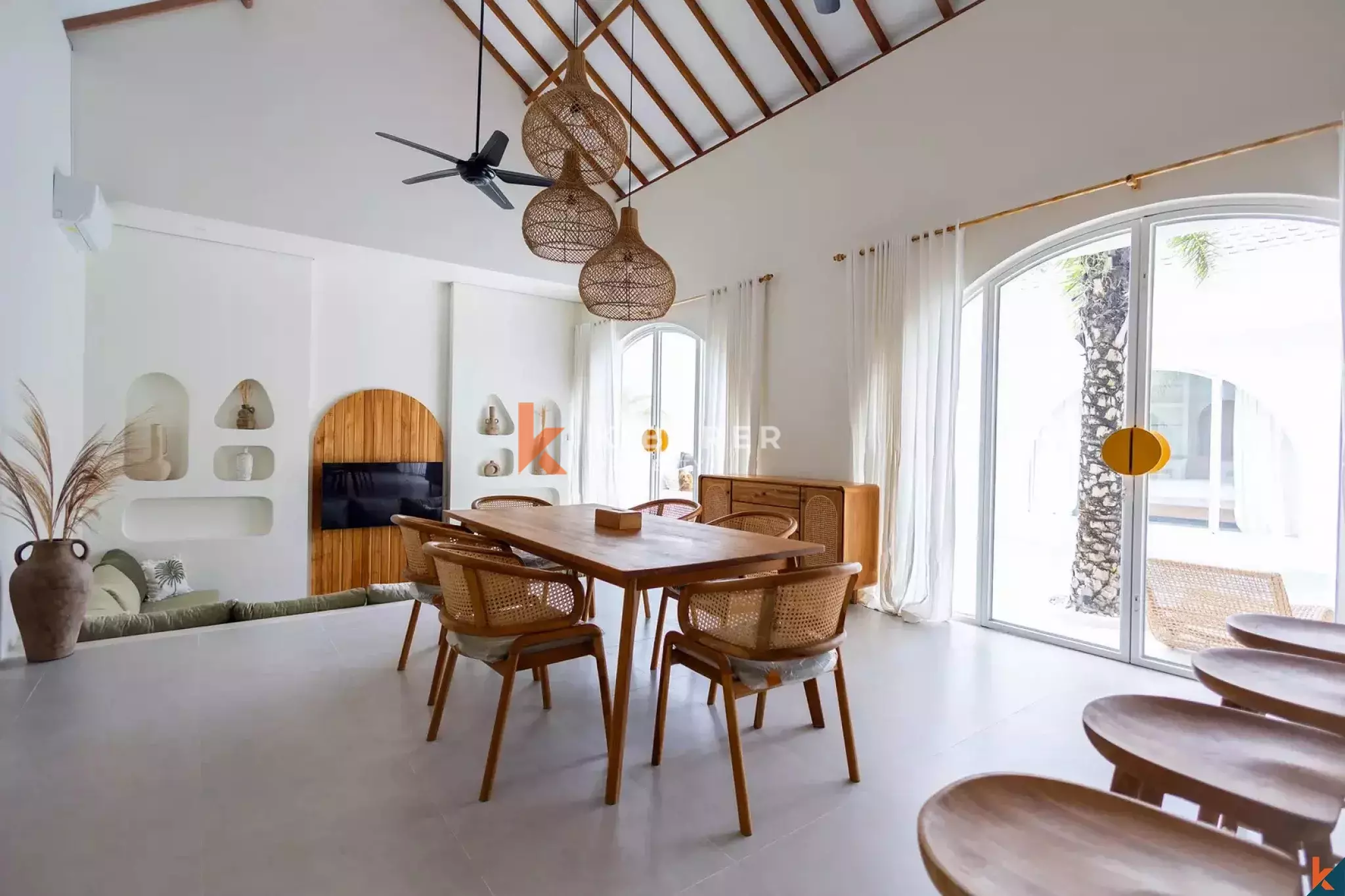 Vila Modern Bali dengan Tiga Kamar Tidur Elegan di Padonan