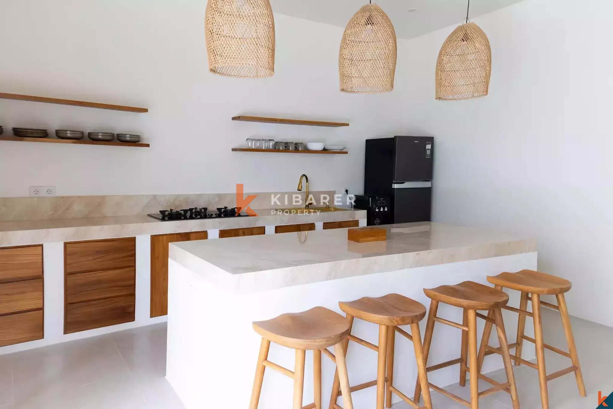 Vila Modern Bali dengan Tiga Kamar Tidur Elegan di Padonan