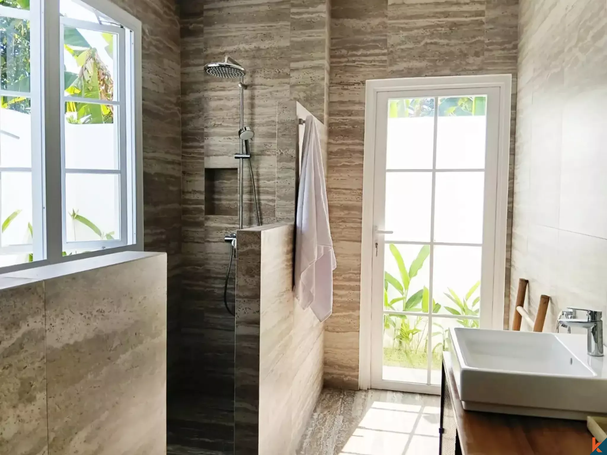 Villa neuve de deux chambres aux normes occidentales, en bail emphytéotique, à Ubud - Singakerta