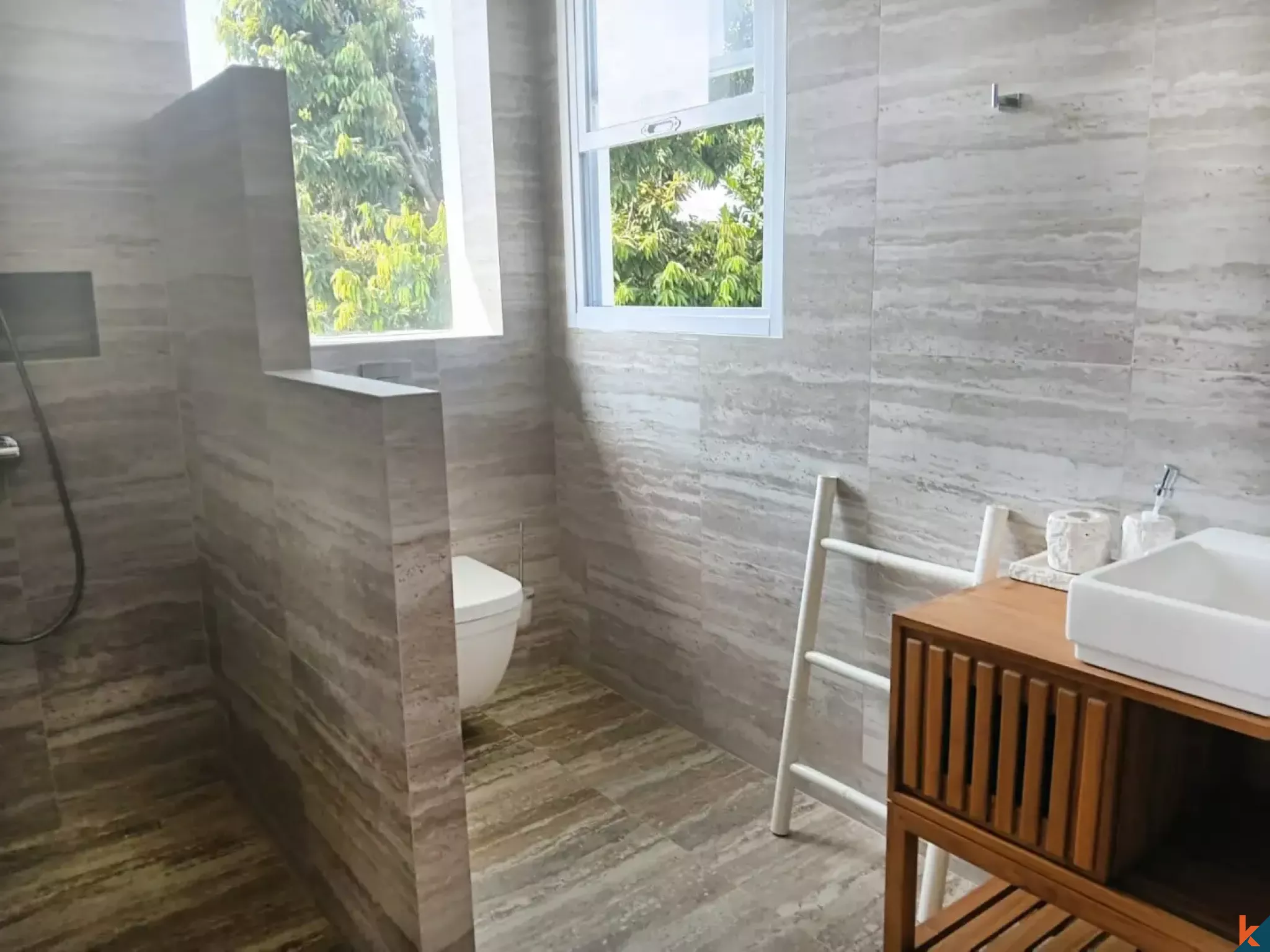 Villa neuve de deux chambres aux normes occidentales, en bail emphytéotique, à Ubud - Singakerta