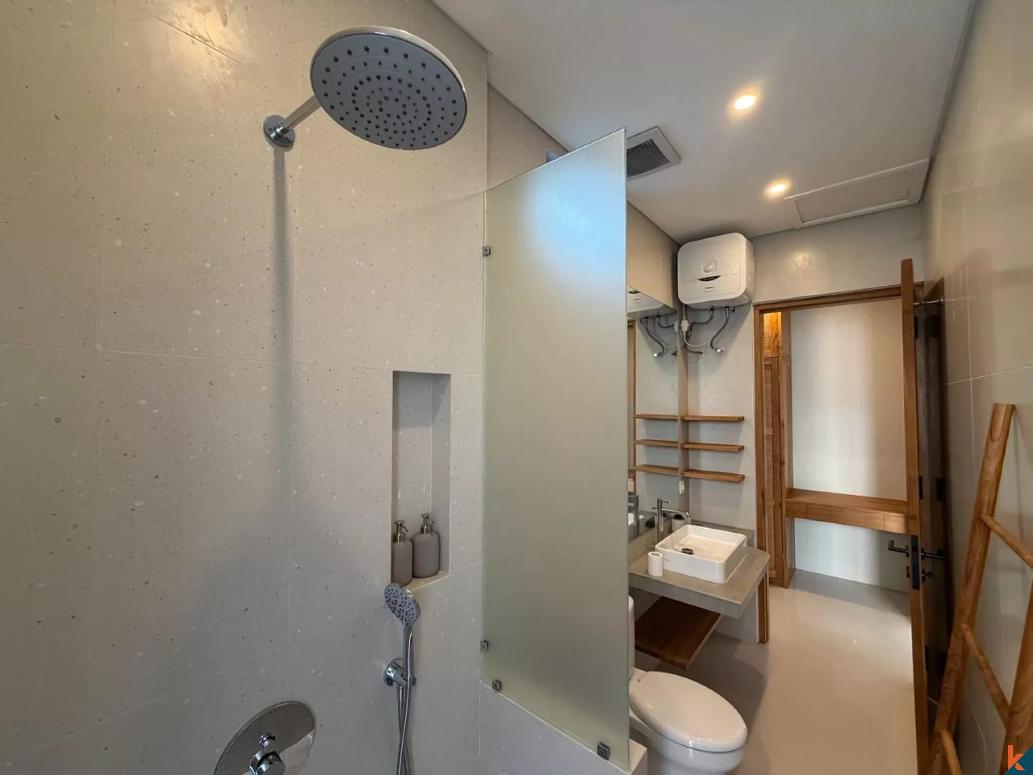 Modern Comfort Two-Bedrooms Enclosed Villa in Peaceful Padonan-Dalung Area