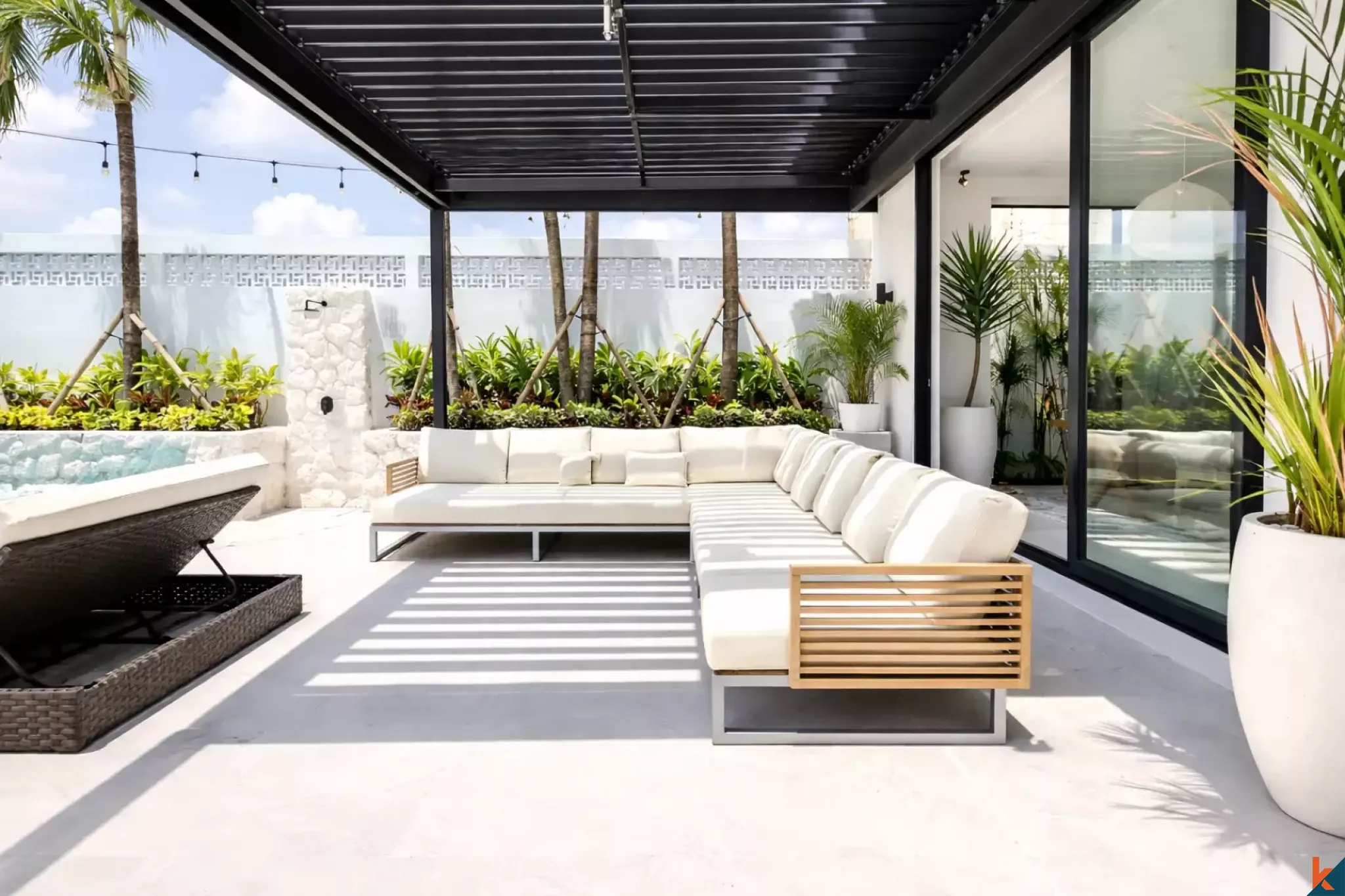 Modern Three Bedroom Villa for Lease with Panoramic Ocean Views in Bingin