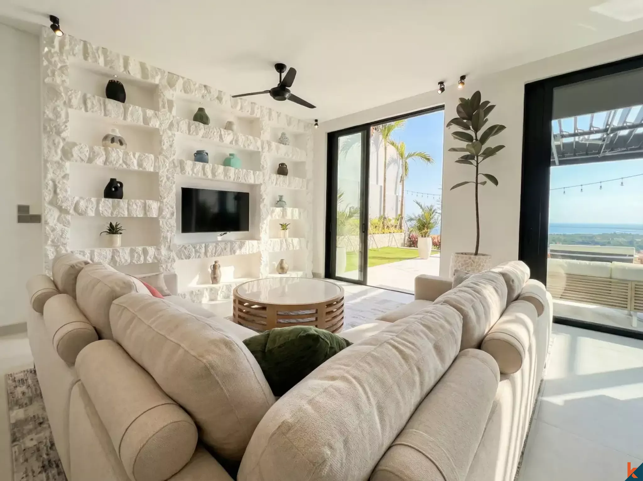 Modern Three Bedroom Villa for Lease with Panoramic Ocean Views in Bingin