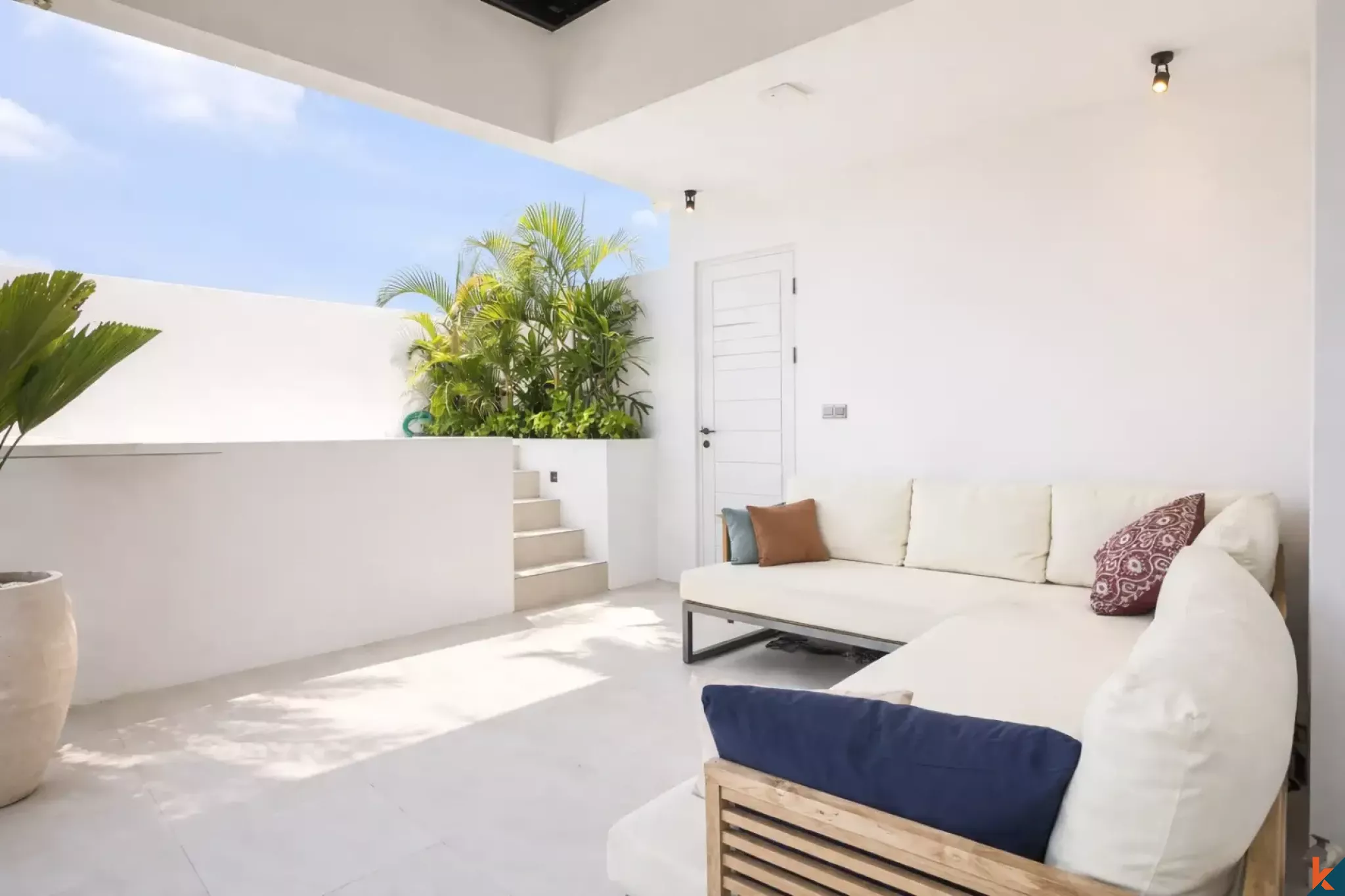 Modern Three Bedroom Villa for Lease with Panoramic Ocean Views in Bingin
