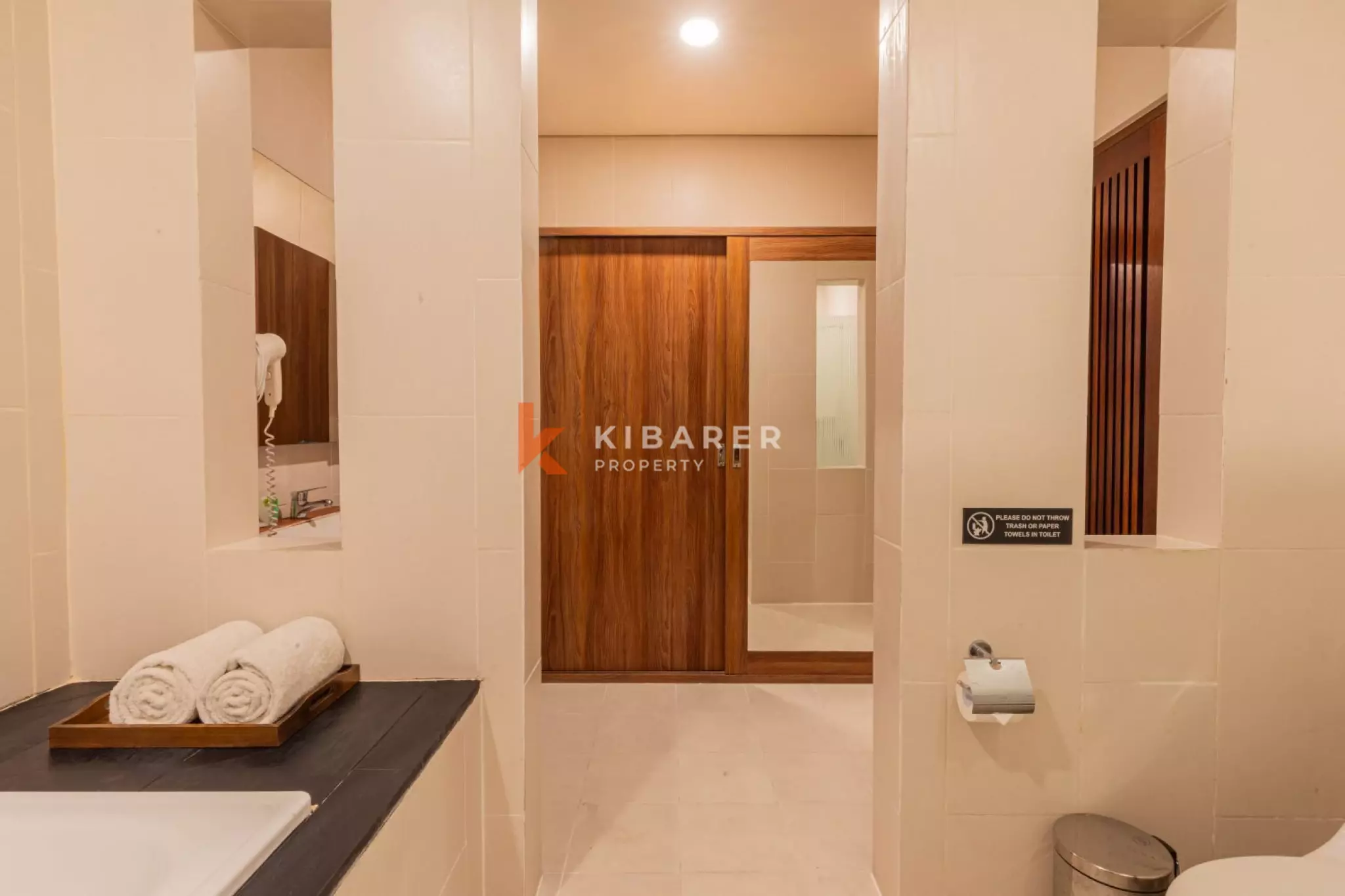 Vila Tamu Tertutup Tiga Kamar Tidur yang Luas di Jimbaran