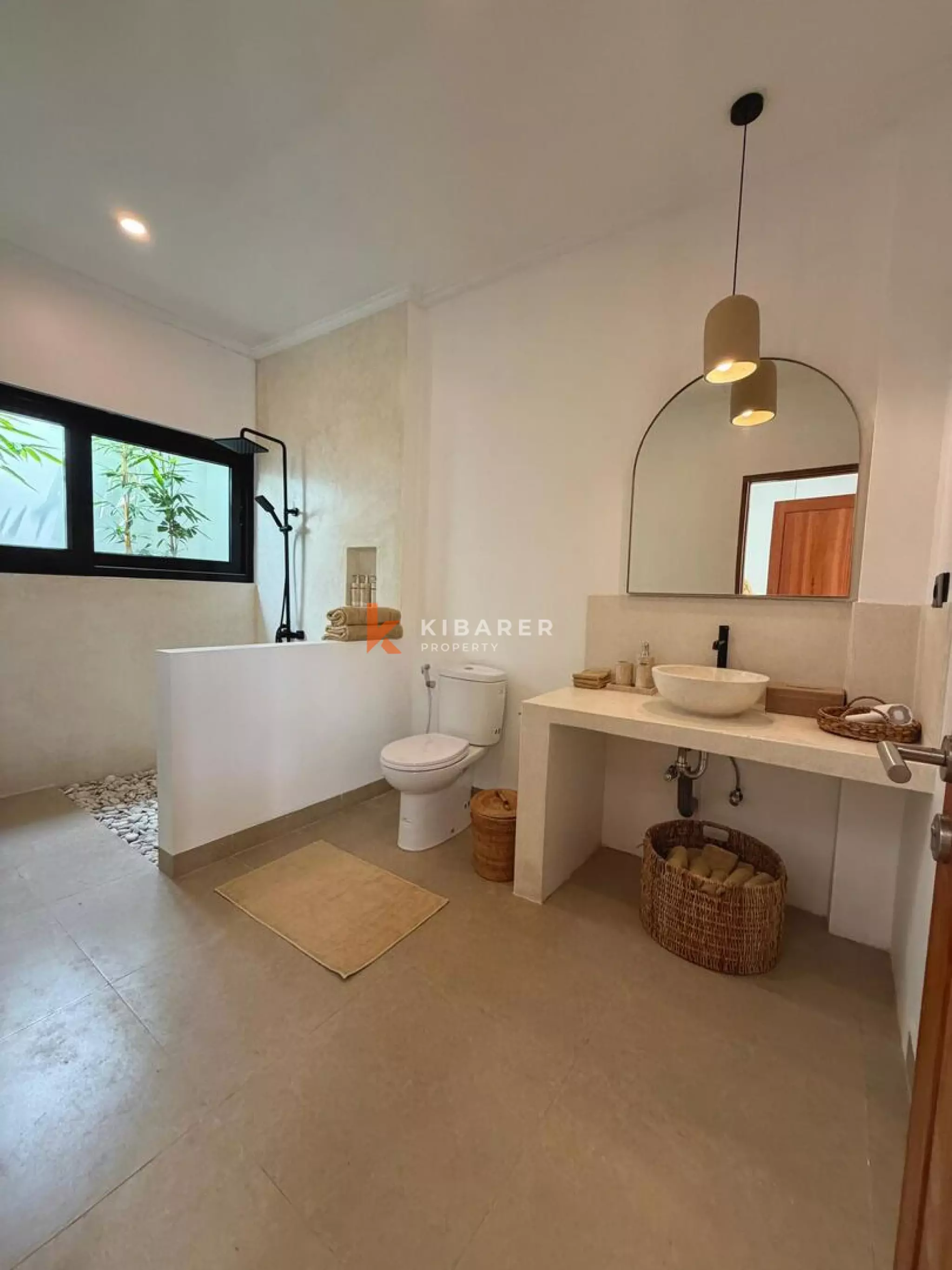 Villa Tropis Satu Kamar Tidur Siap Disewakan di Tumbak Bayuh